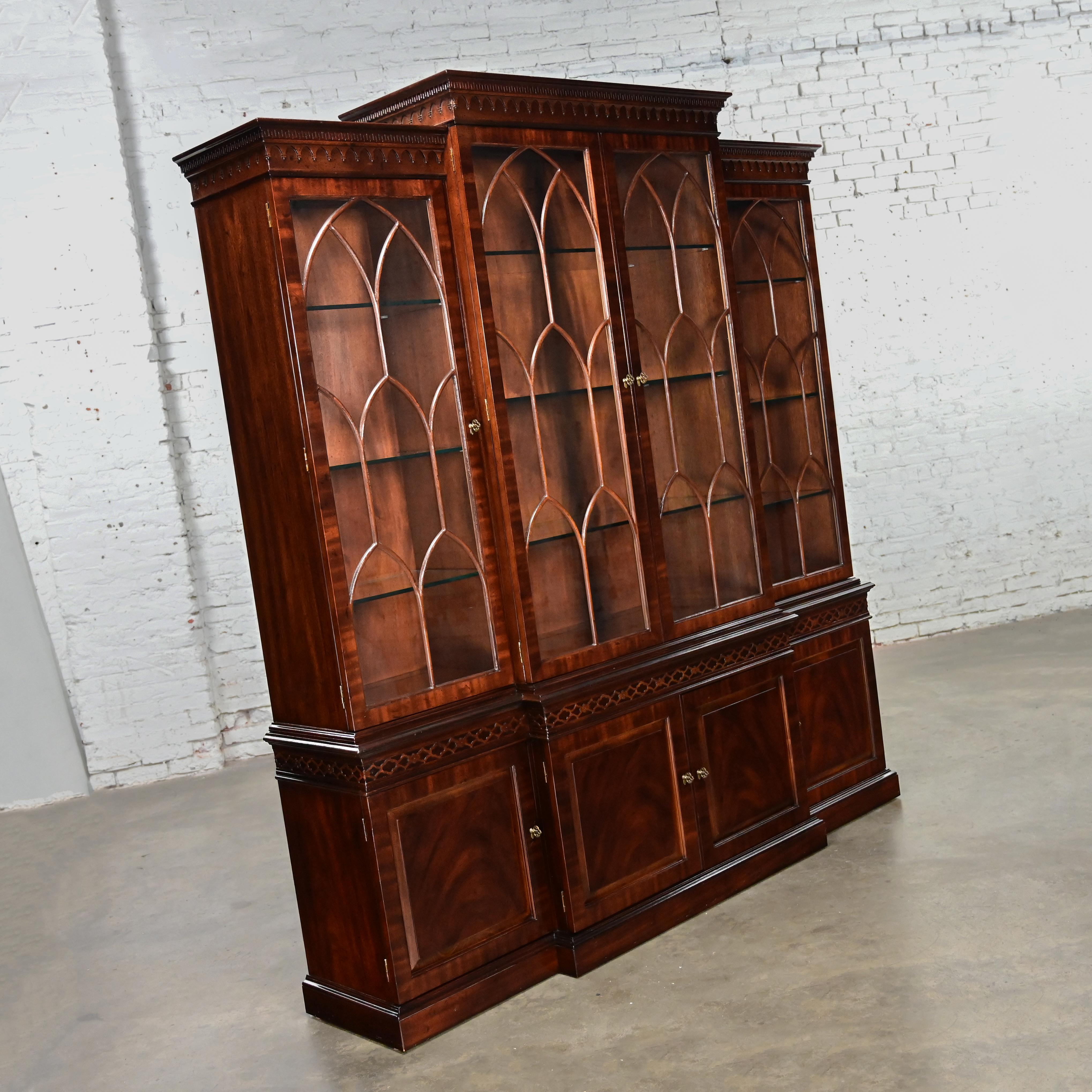 American Chinese Chippendale Henredon Mahogany Finished Breakfront Lighted Cabinet