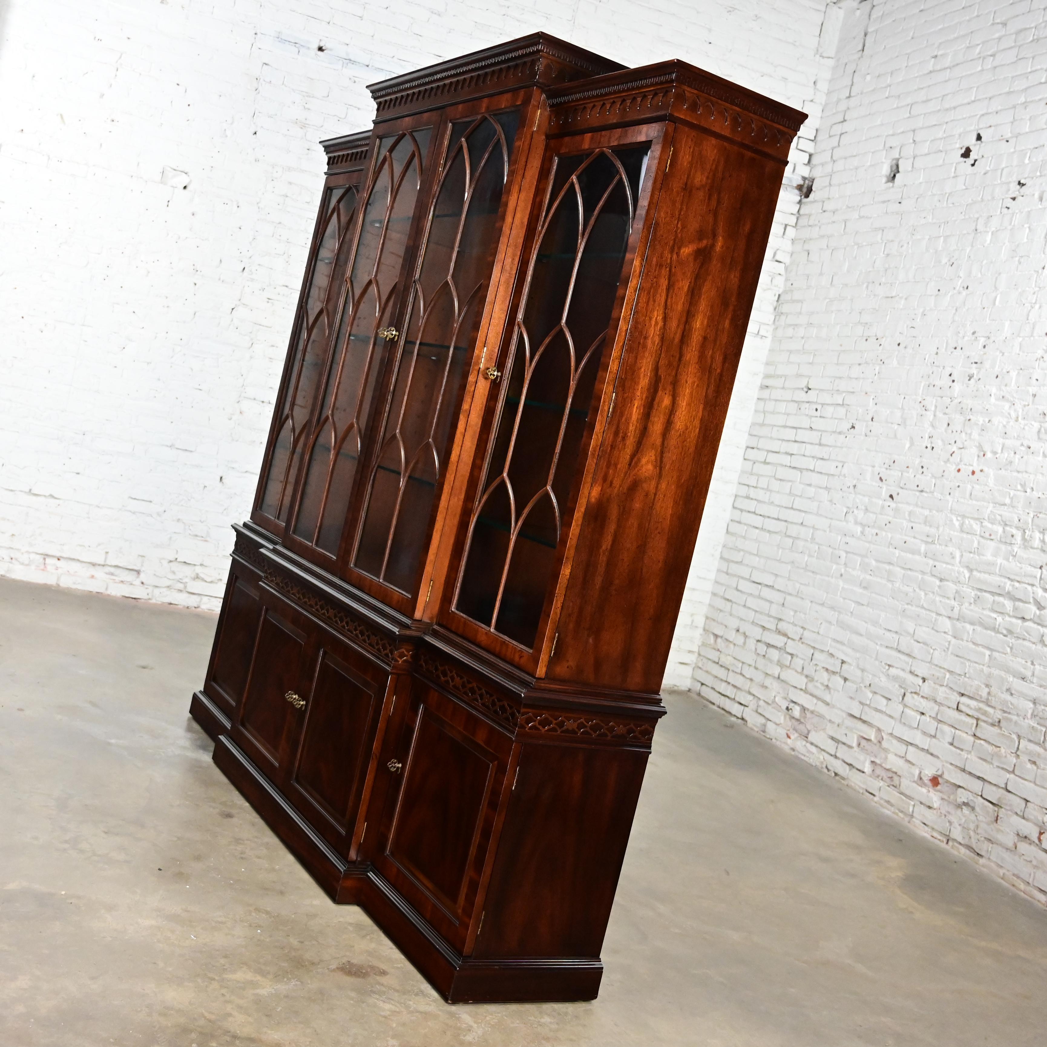 20th Century Chinese Chippendale Henredon Mahogany Finished Breakfront Lighted Cabinet