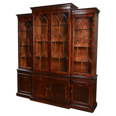 Chinese Chippendale Henredon Mahogany Finished Breakfront Lighted Cabinet