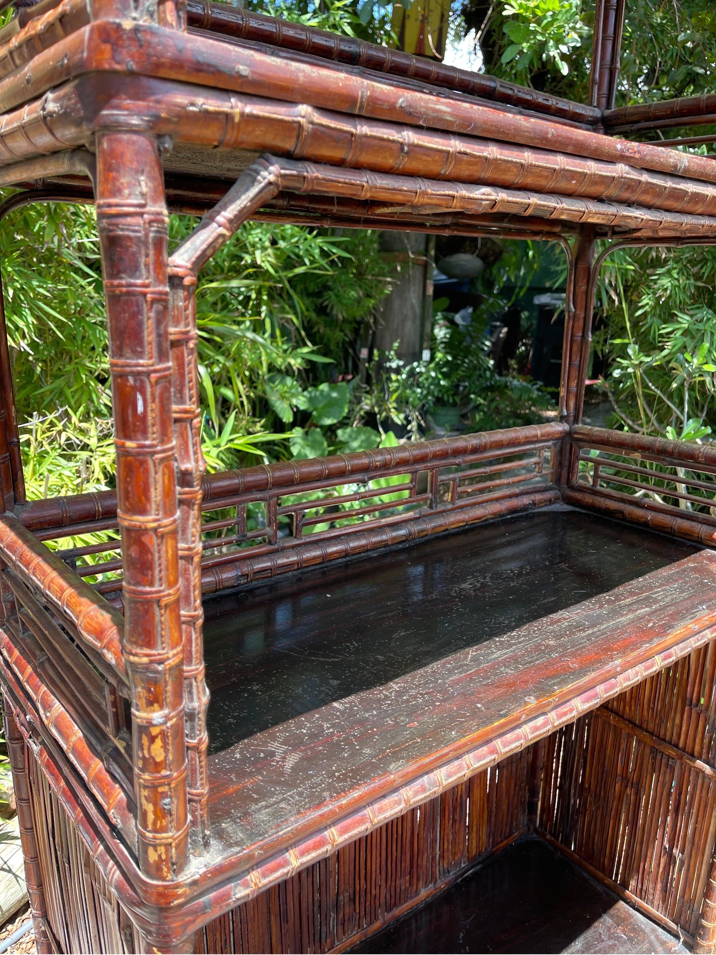 Chinese Chippendale Pagoda Style Bamboo Etagere Shelf In Distressed Condition For Sale In Jensen Beach, FL