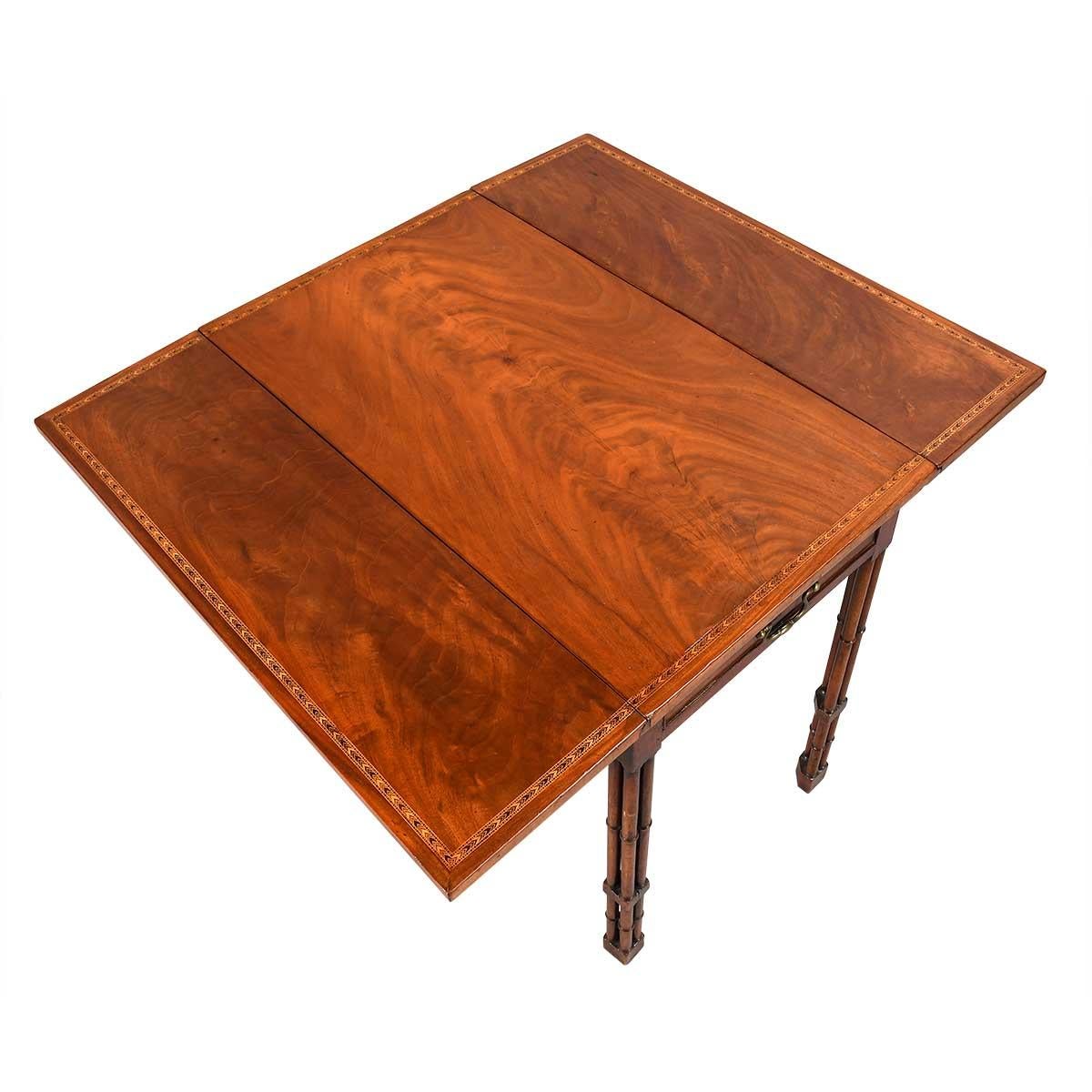 „Chinesischer Chippendale“ Pembroke-Tisch (Mahagoni) im Angebot