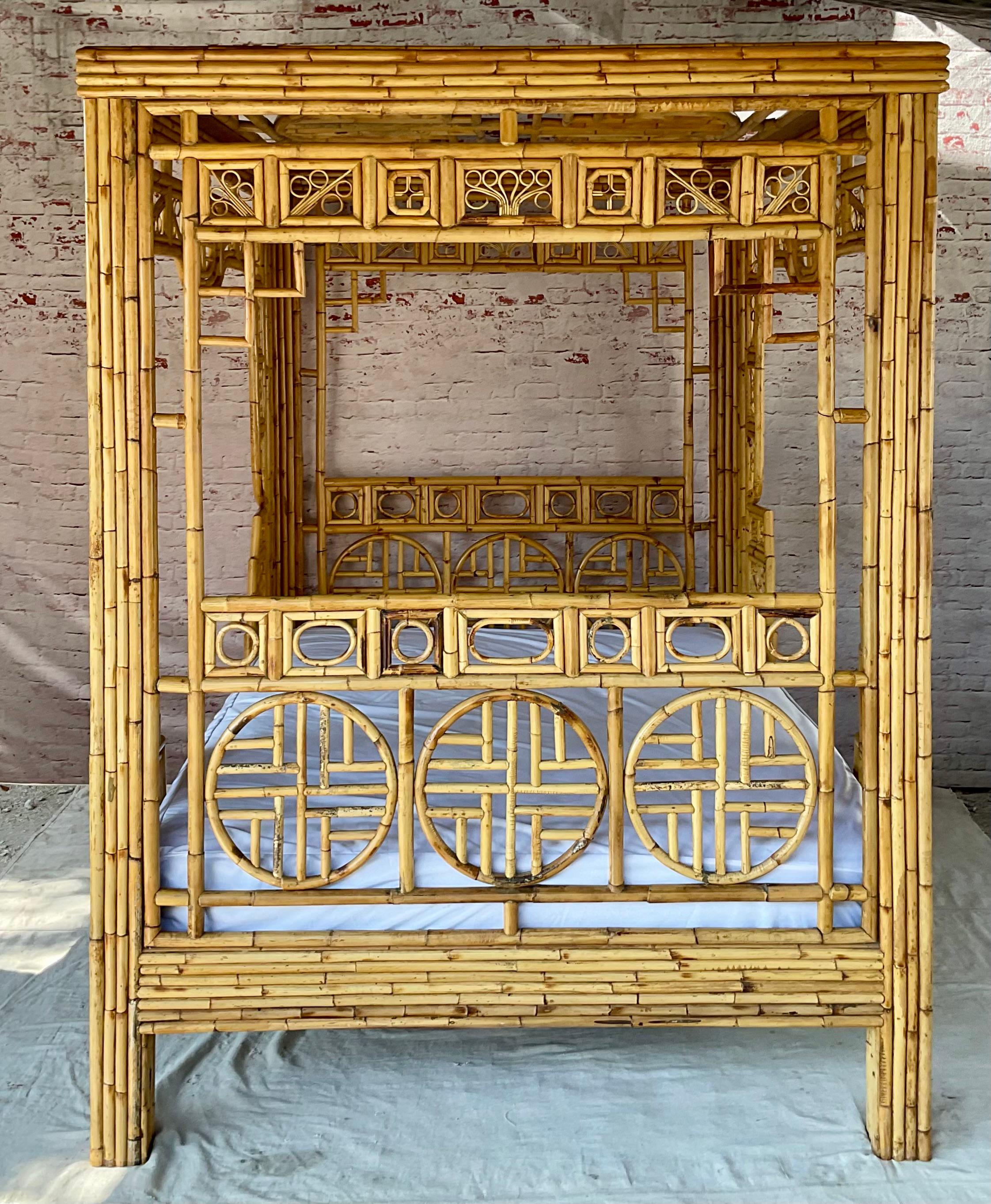Chinese Chippendale Rattan Bamboo Queen Canopy Bed, Palm Beach Style In Good Condition For Sale In Bradenton, FL