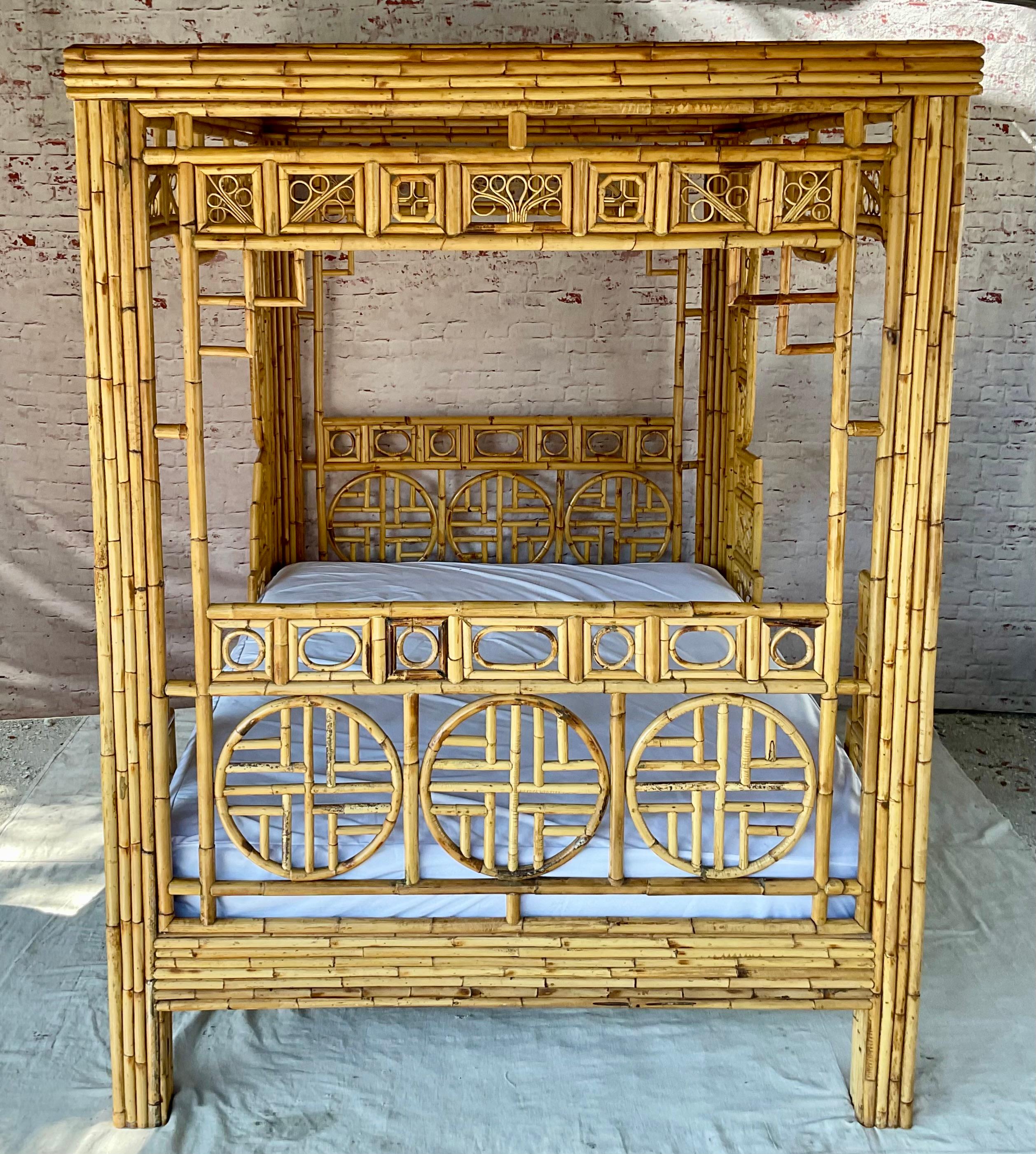 20th Century Chinese Chippendale Rattan Bamboo Queen Canopy Bed, Palm Beach Style For Sale