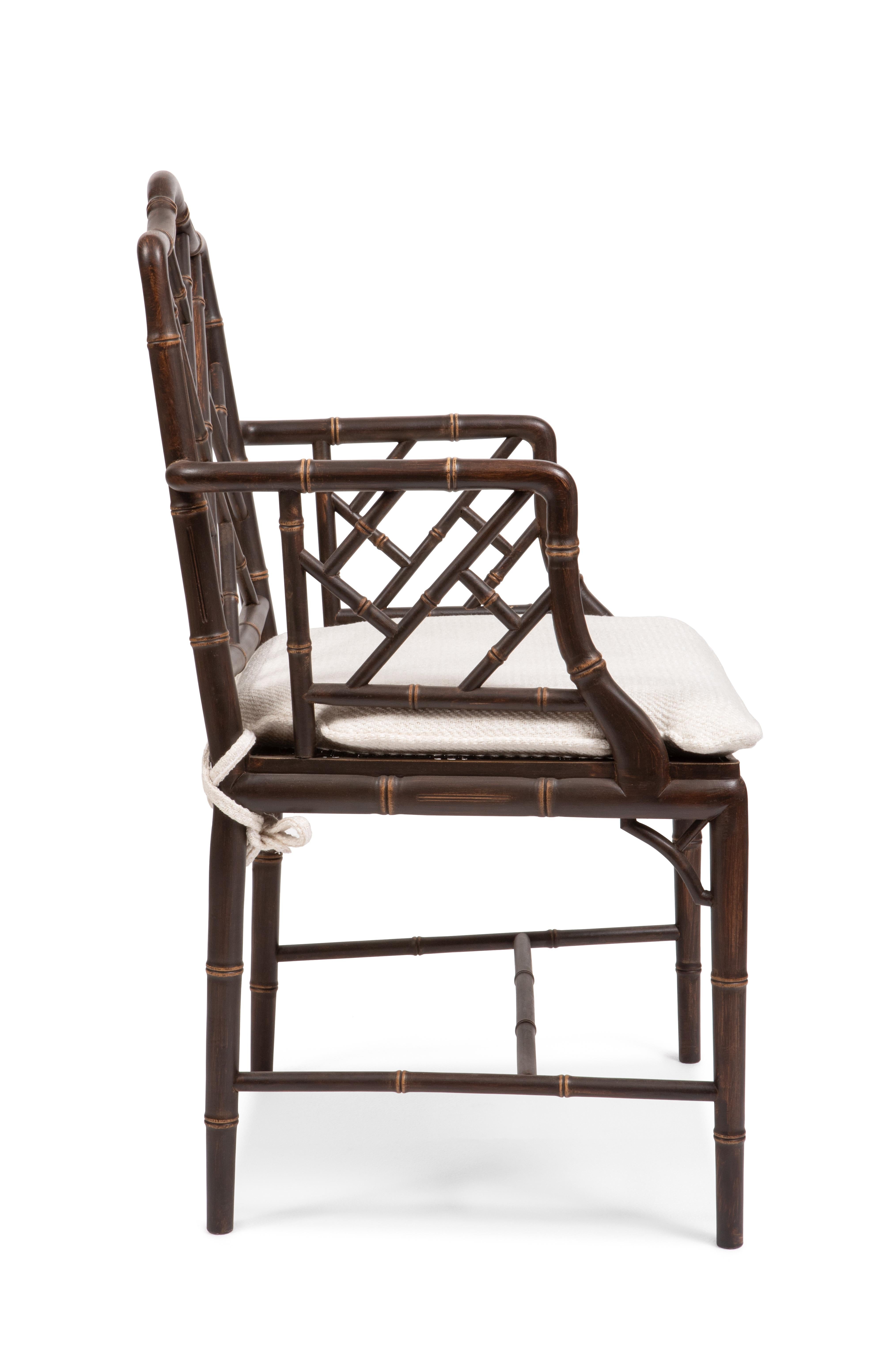 Chinesischer Sessel im Chippendale-Stil, Holzrahmen, Sitz mit Schilfrohr, hergestellt in Italien (Chinese Chippendale) im Angebot