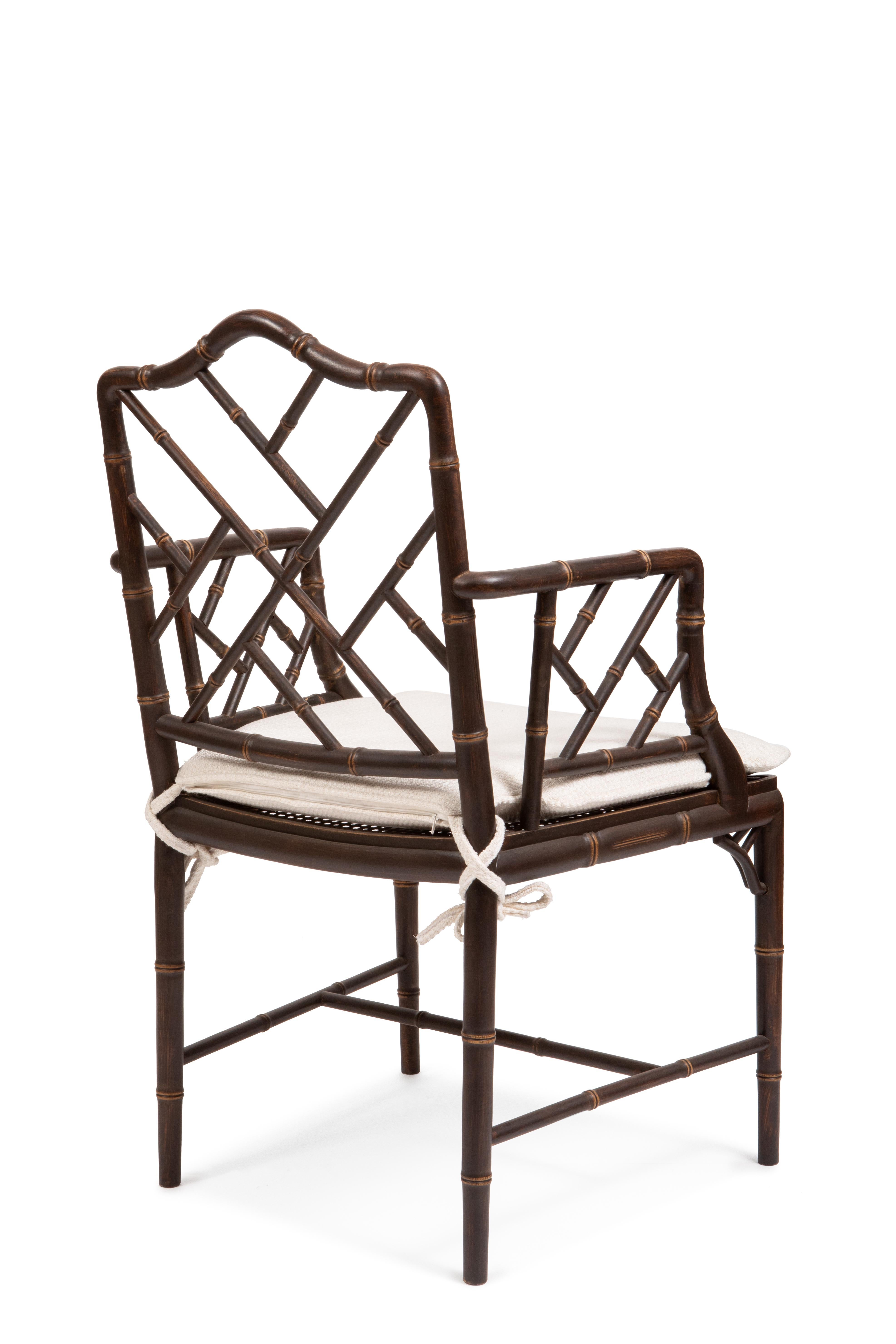 Chinesischer Sessel im Chippendale-Stil, Holzrahmen, Sitz mit Schilfrohr, hergestellt in Italien (Italienisch) im Angebot