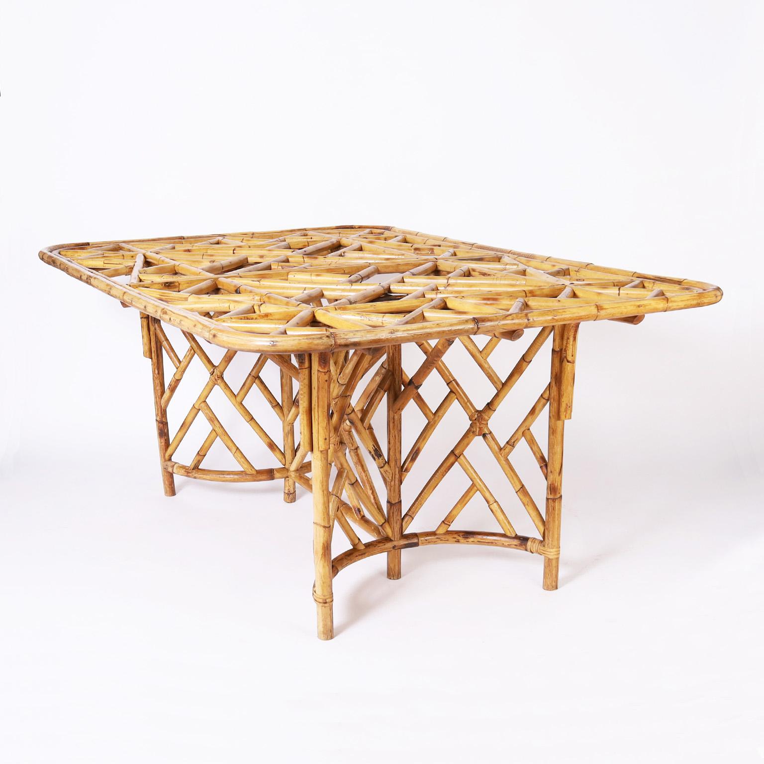 Chippendale chinois Table de salle à manger chinoise en bambou de style Chippendale en vente