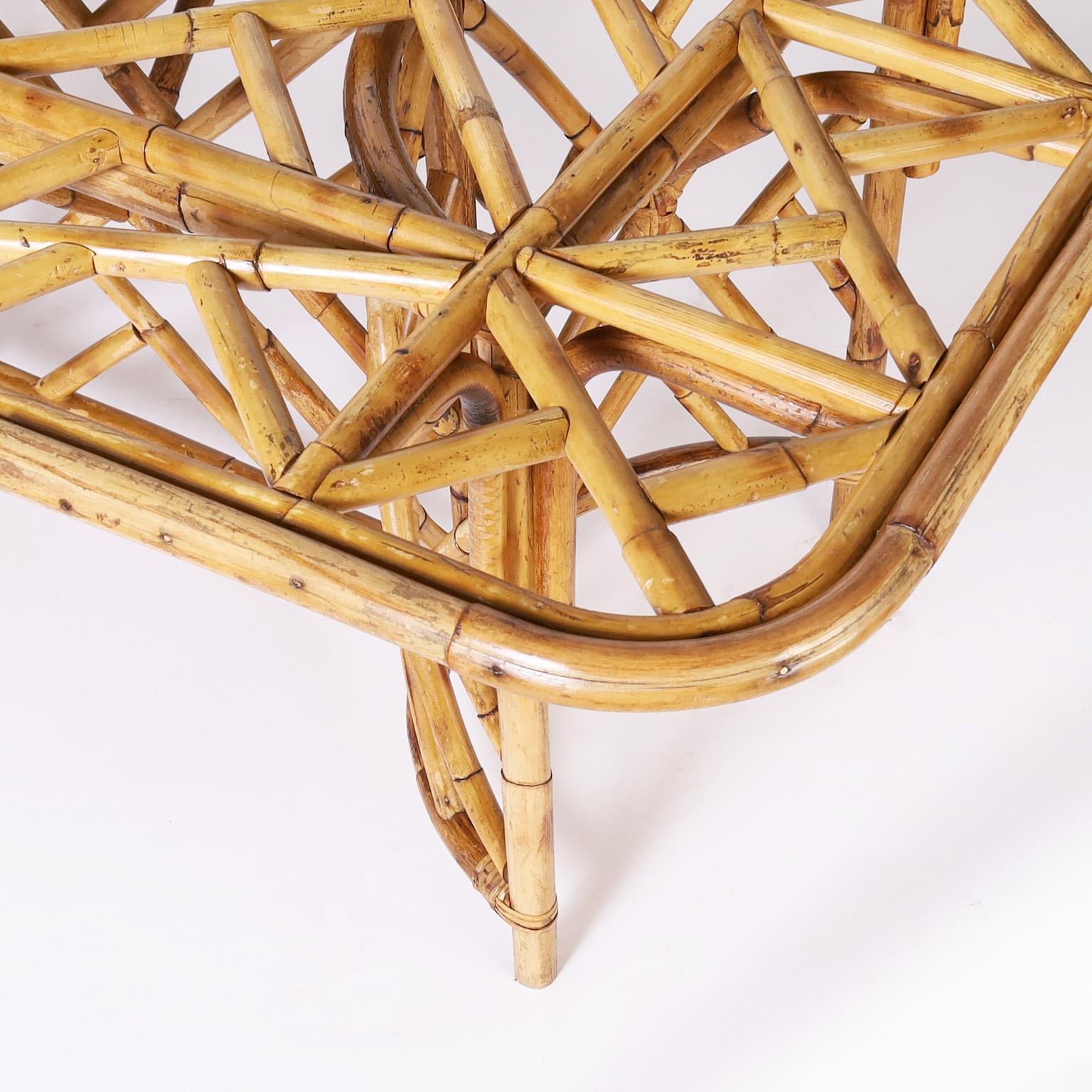 20ième siècle Table de salle à manger chinoise en bambou de style Chippendale en vente