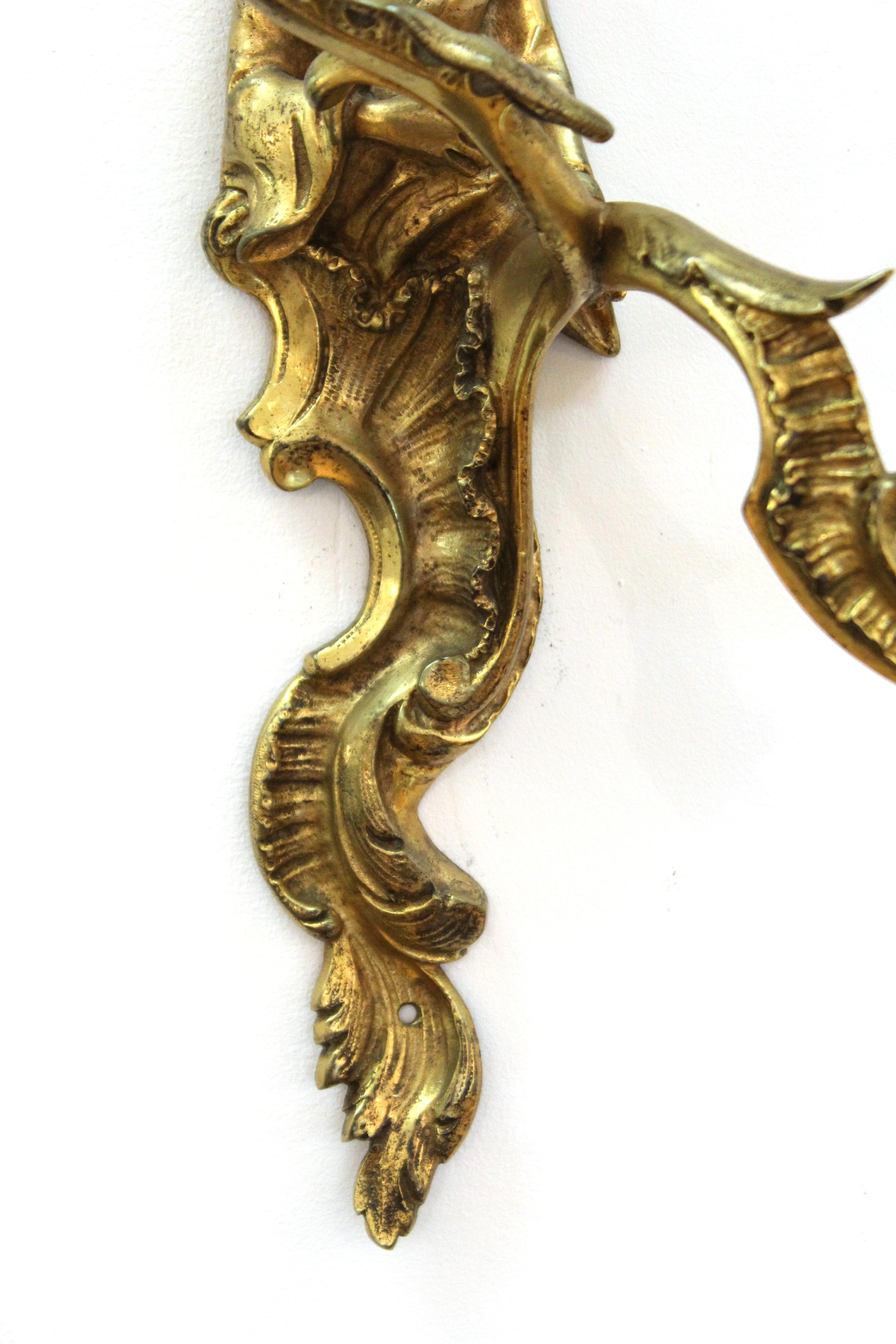 Chinese Chippendale Style Bronze Wall Sconces with Chinoiserie Figures In Good Condition In New York, NY