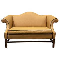 Settee Camelback chinoise de style Chippendale en cuir d'autruche