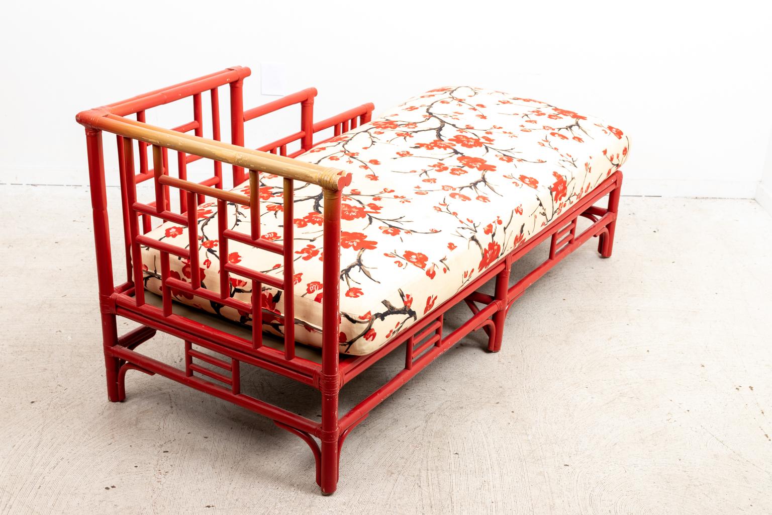 Chinese Chippendale Style Chaise Lounge Chair with Painted Bamboo Frame For Sale 4
