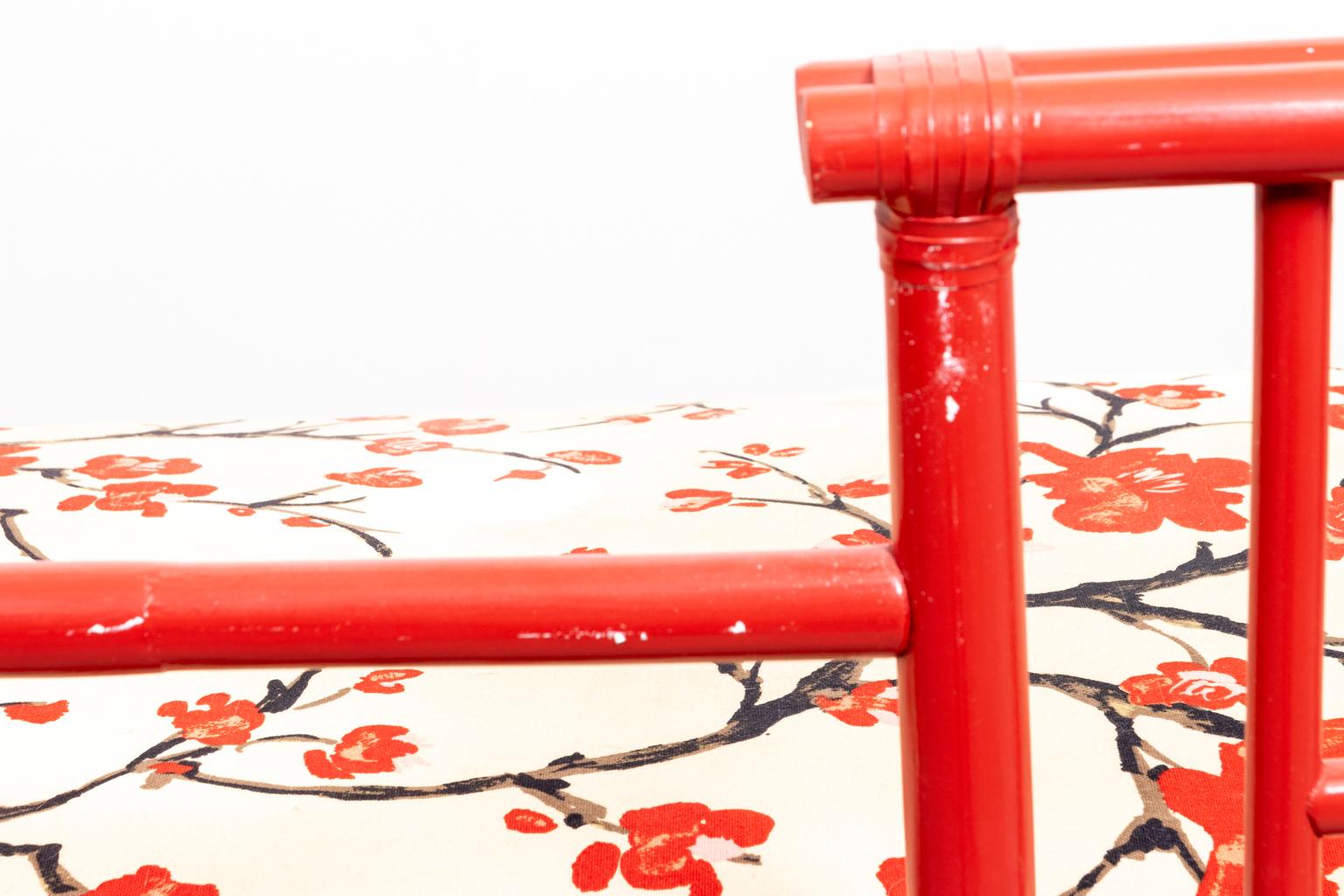 20th Century Chinese Chippendale Style Chaise Lounge Chair with Painted Bamboo Frame For Sale