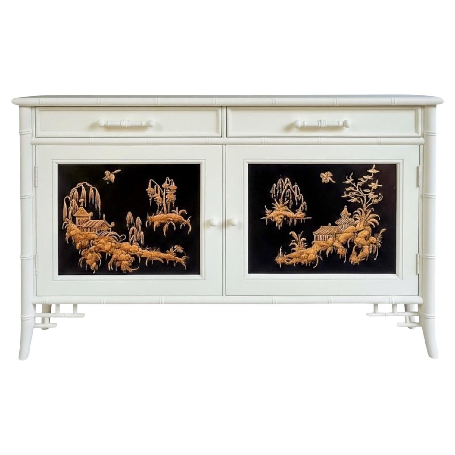 Cabinet in bambù finto in stile Chippendale cinese di Century Furniture