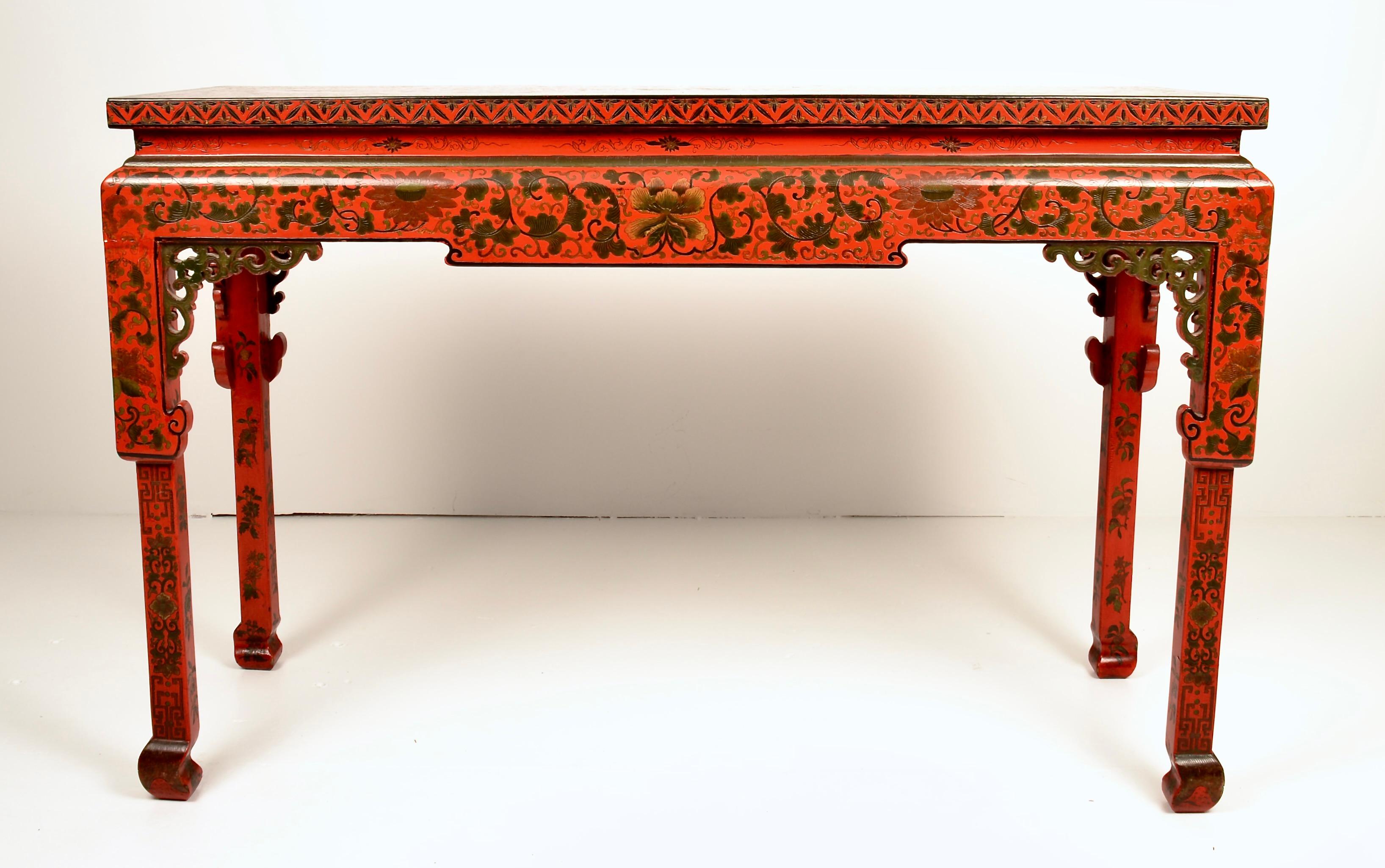 Chinese Chippendale Style Console Table w/ Lacquered Chinoiserie Decoration In Good Condition For Sale In Norwalk, CT