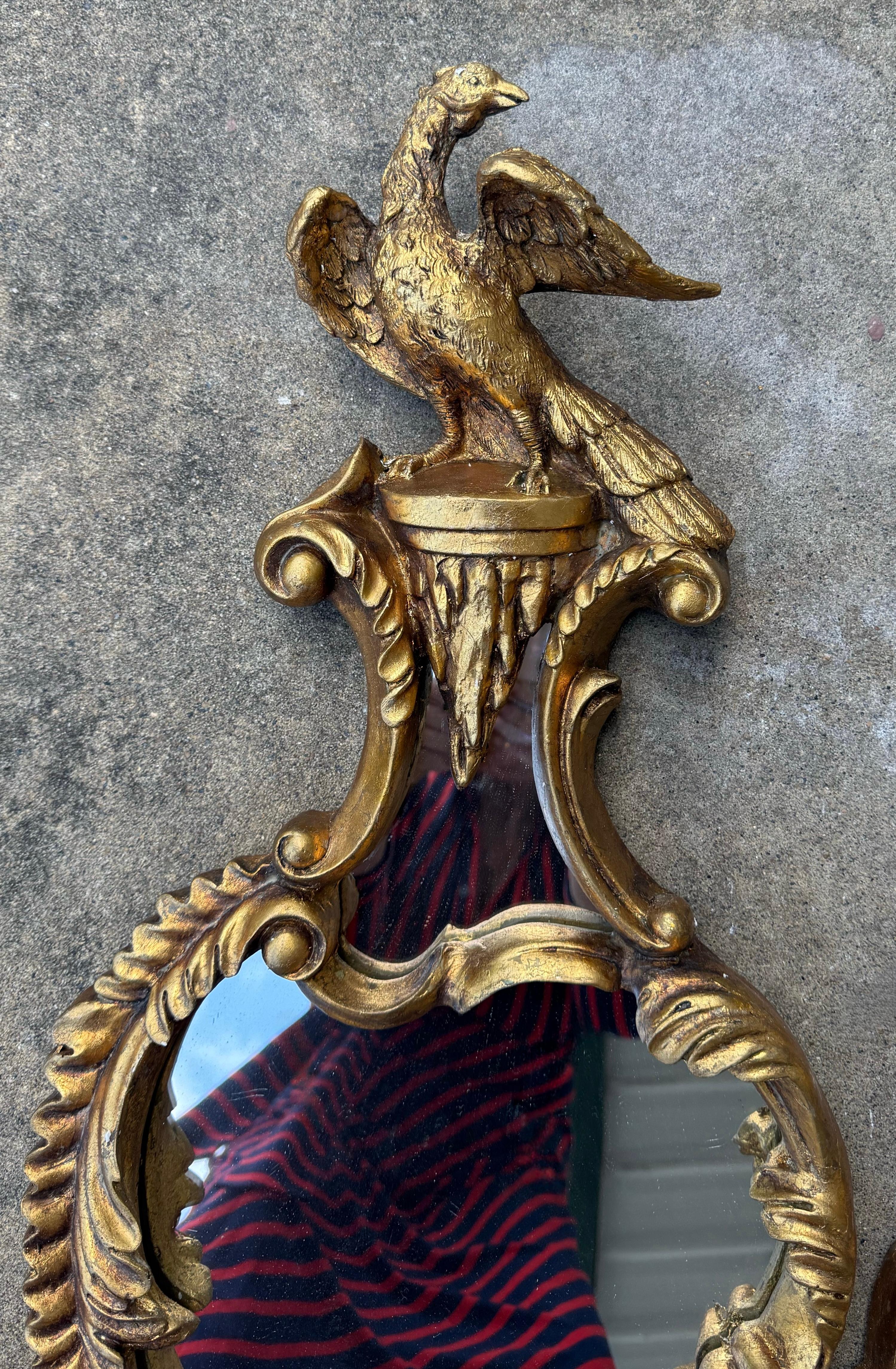 Américain Miroirs muraux dorés de style Chippendale avec oiseaux Ho Ho opposés - Paire en vente