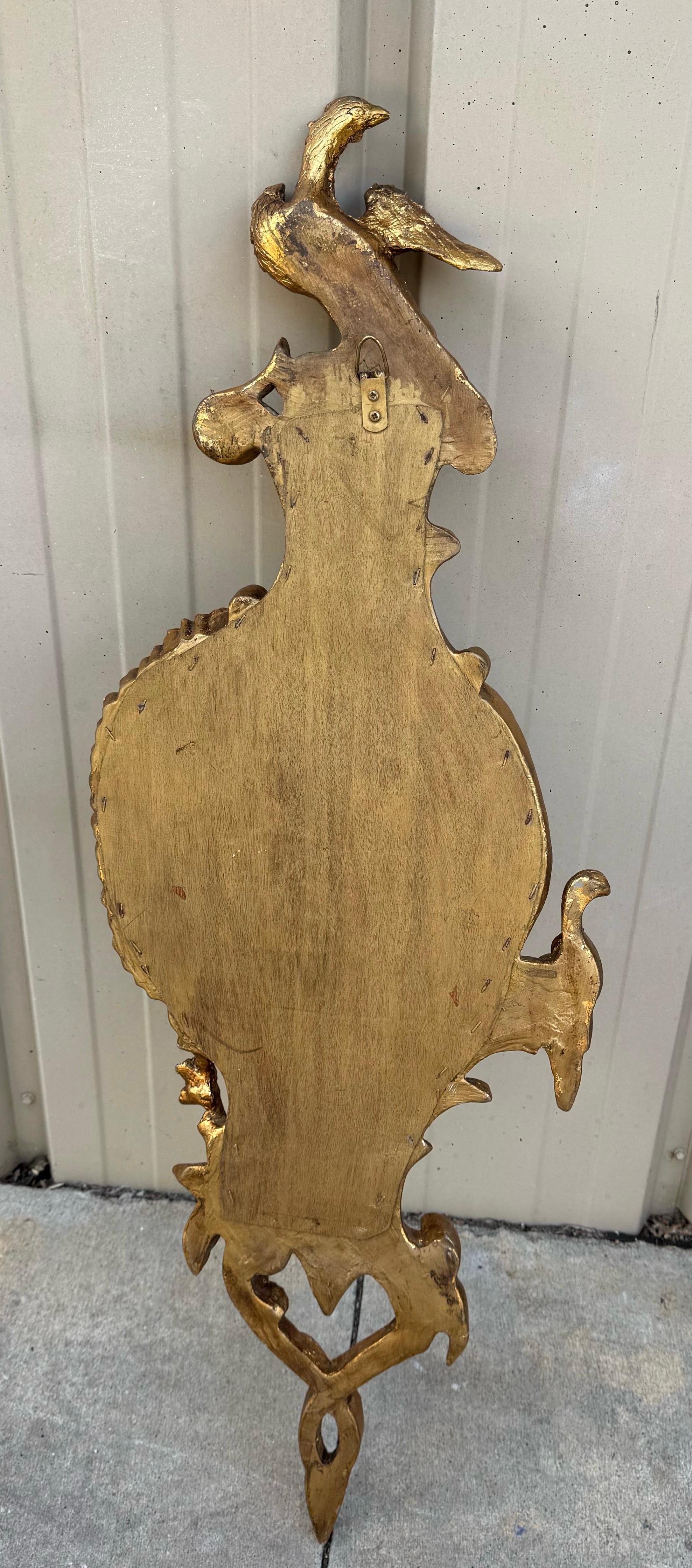 Miroirs muraux dorés de style Chippendale avec oiseaux Ho Ho opposés - Paire Bon état - En vente à Kennesaw, GA