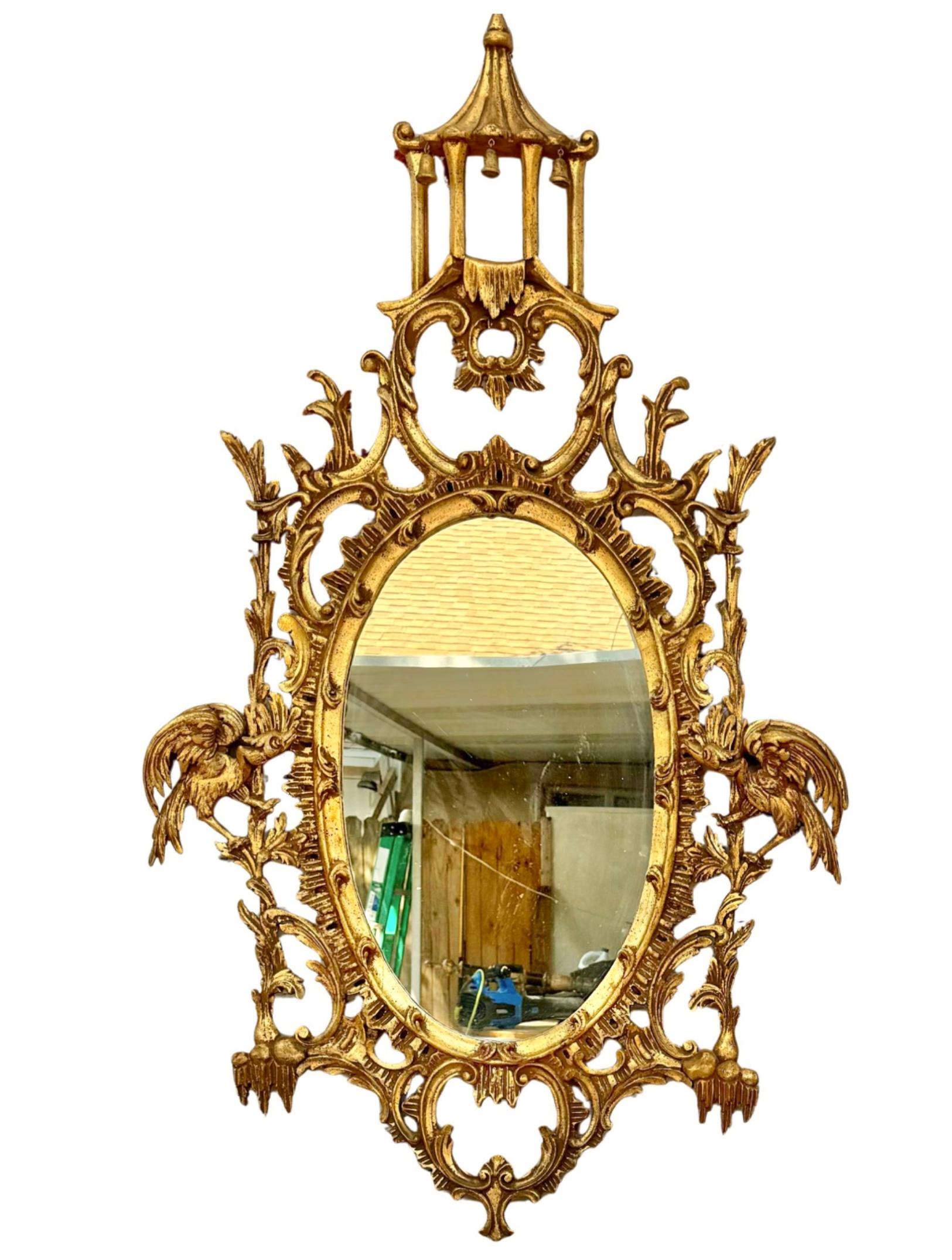 XX secolo Specchio cinese in legno dorato in stile Chippendale
