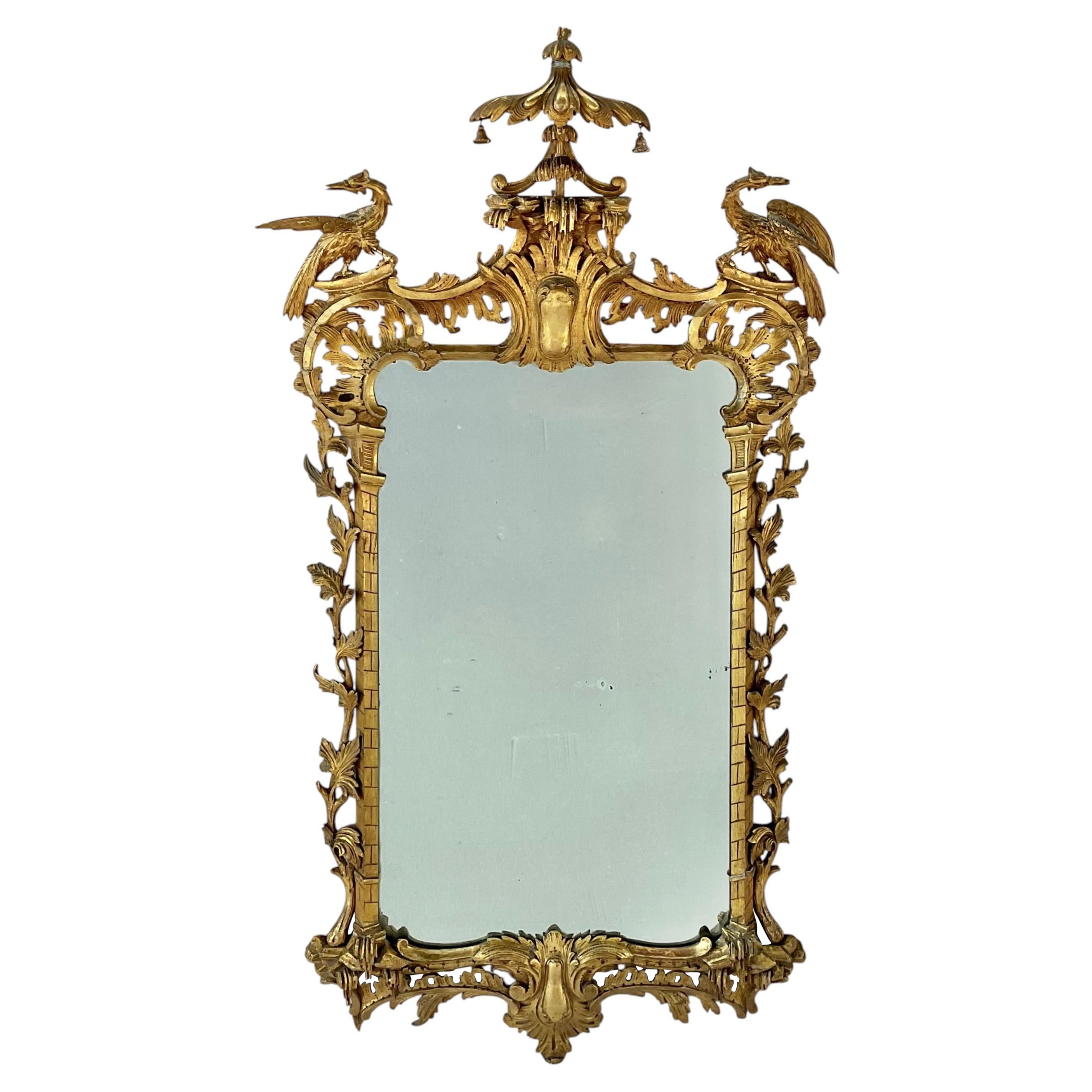 Miroir chinois en bois doré de style Chippendale avec oiseaux Hoho