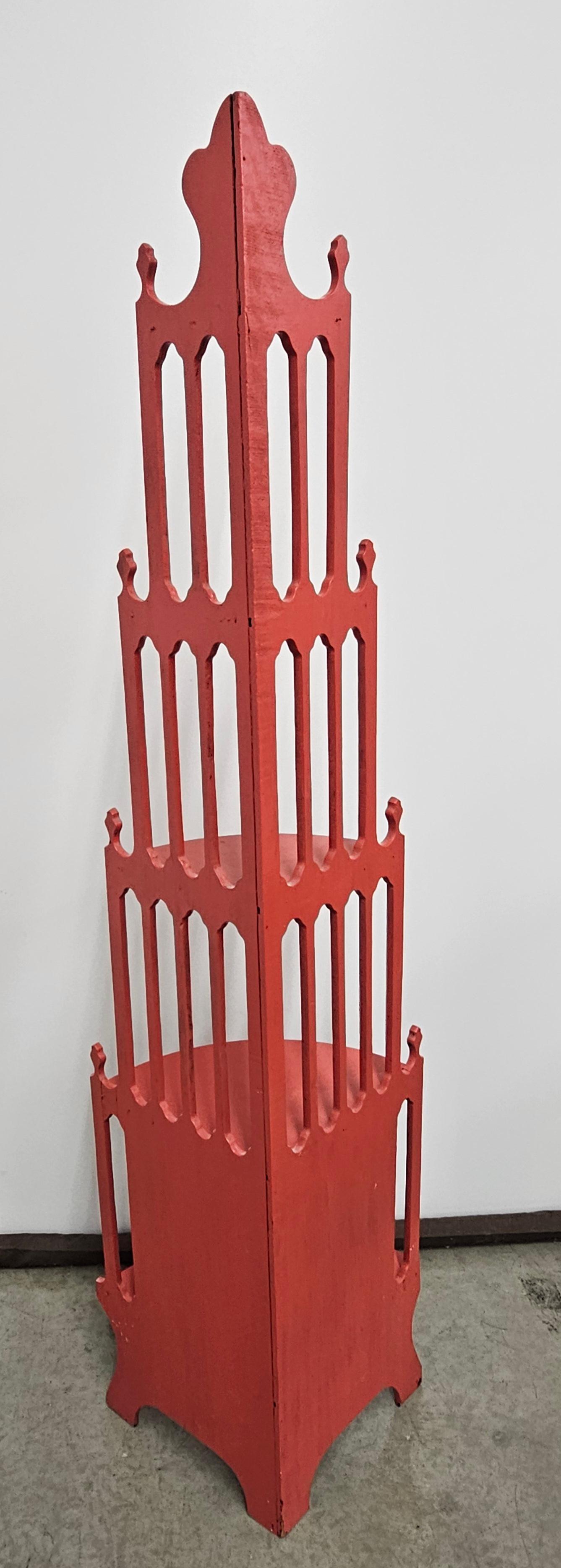 Chinesische Chippendale-Stil rot lackiert Ecke Etagere im Zustand „Gut“ im Angebot in Germantown, MD