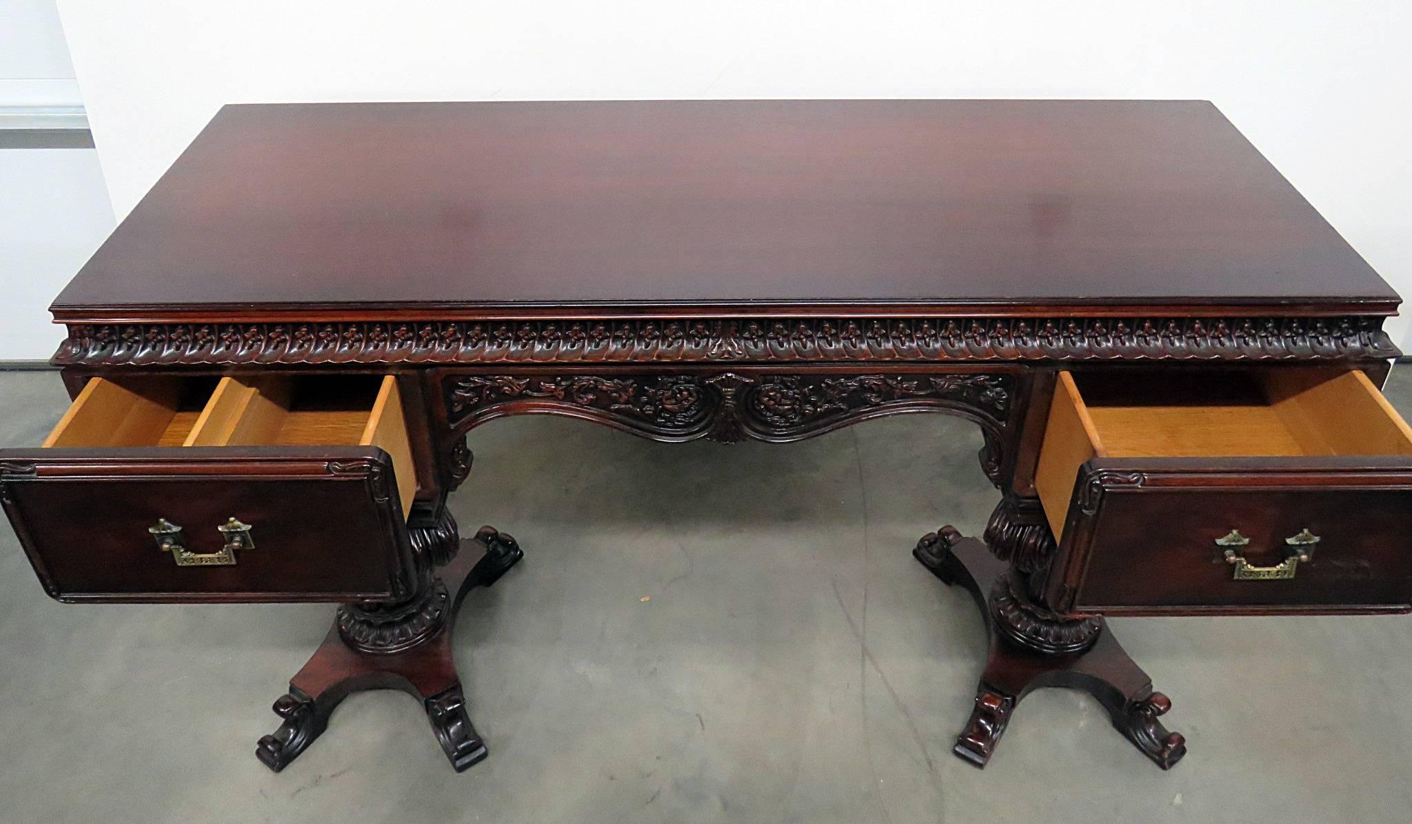 Prince of Wales Plume Base Chinese Chippendale Ladies Mahogany Vanity  In Good Condition In Swedesboro, NJ