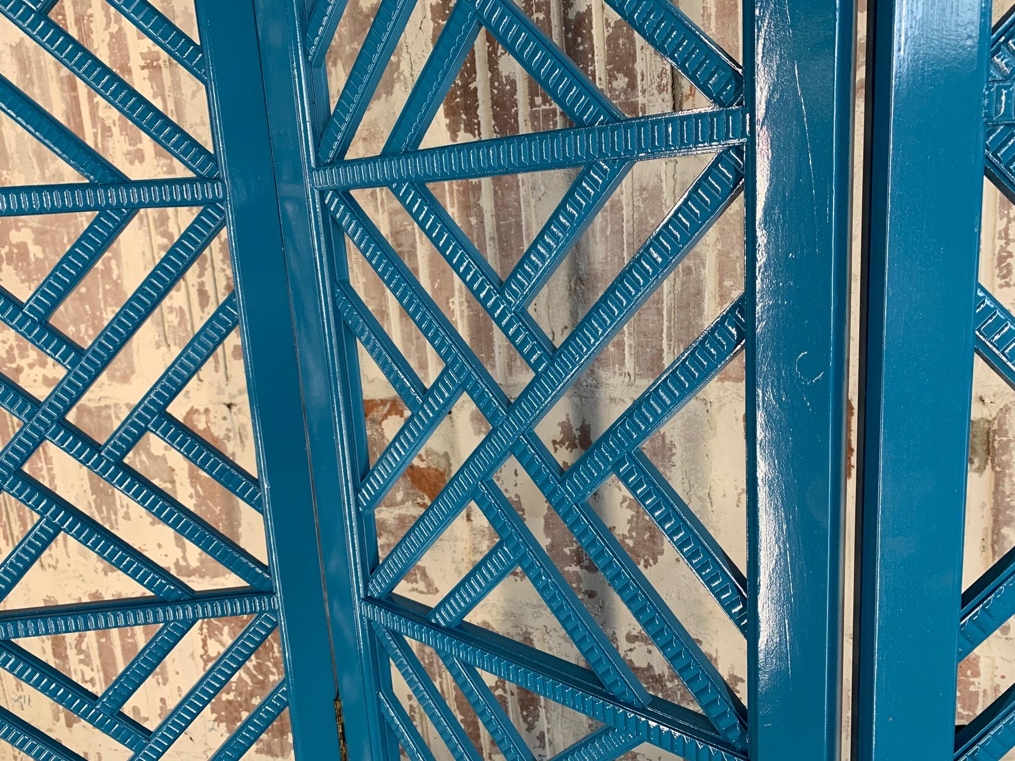 Chinese Chippendale Three-Panel Room Divider Screen In Good Condition In Jacksonville, FL