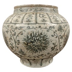 Vintage Chinese Chrysanthemum Jar