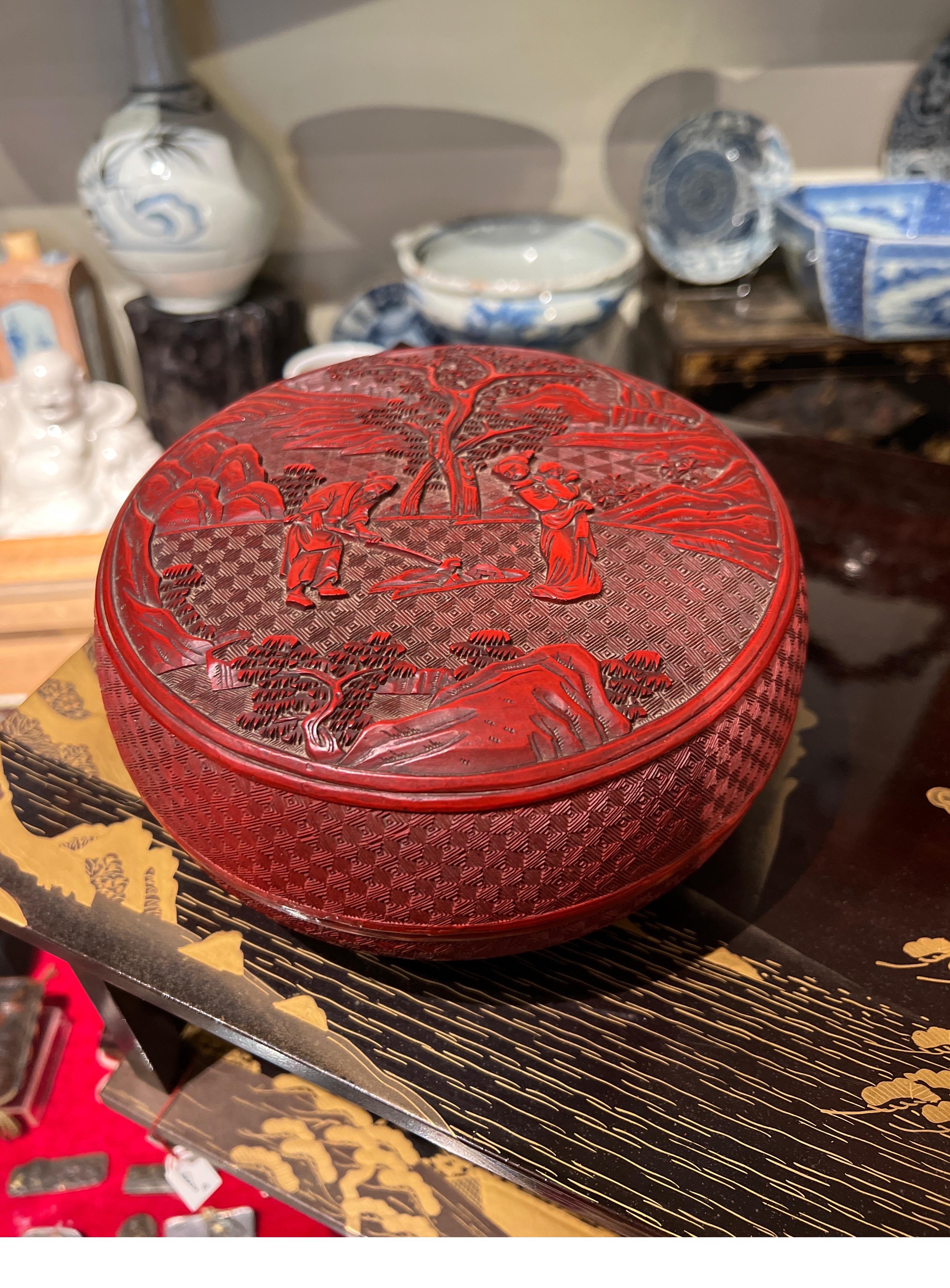 Chinese Cinabar Lacquer Hand Carved Box, China, Qing Dynasty 19th c. In Good Condition For Sale In PARIS, FR