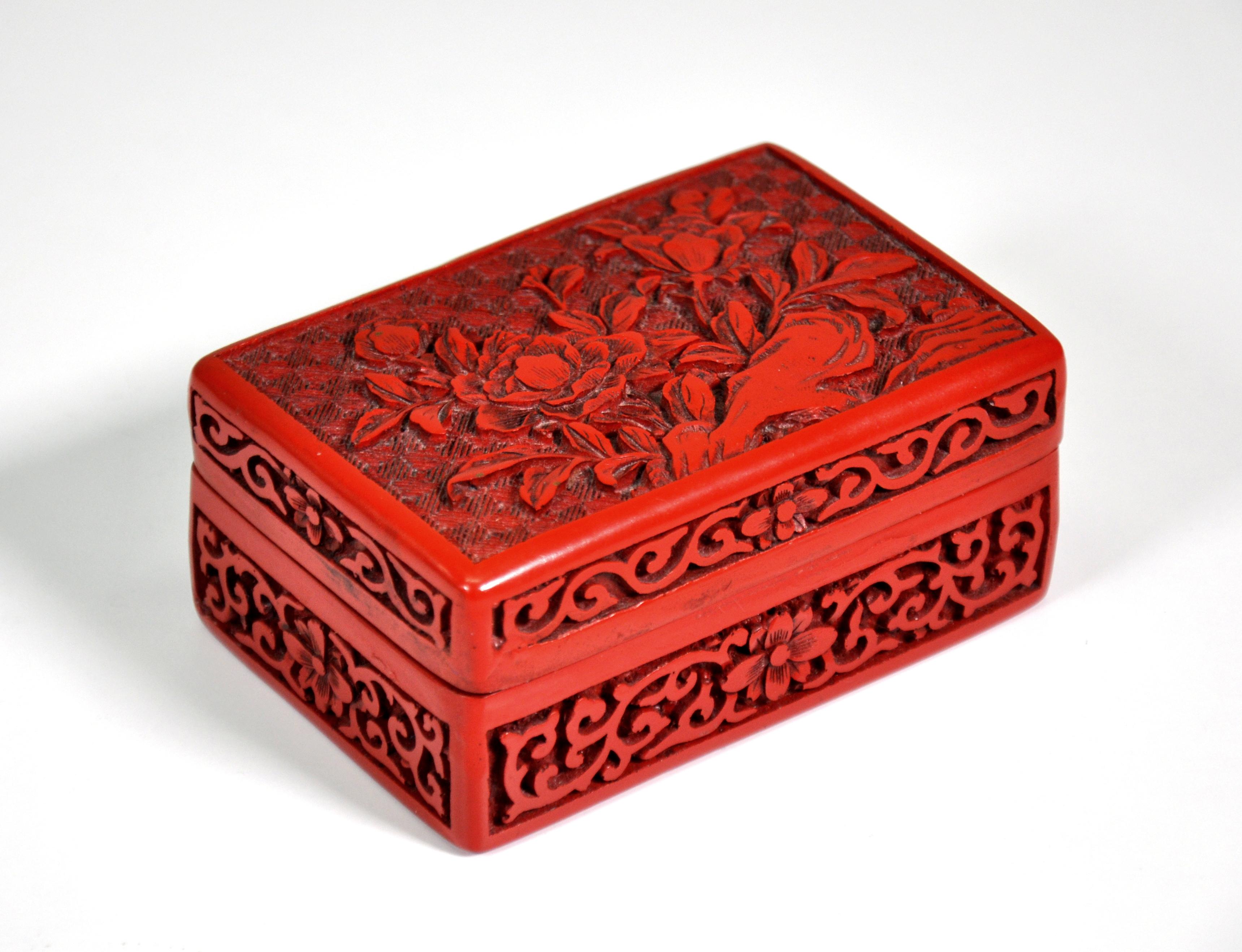 Chinese Cinnabar Box In Good Condition In Miami, FL