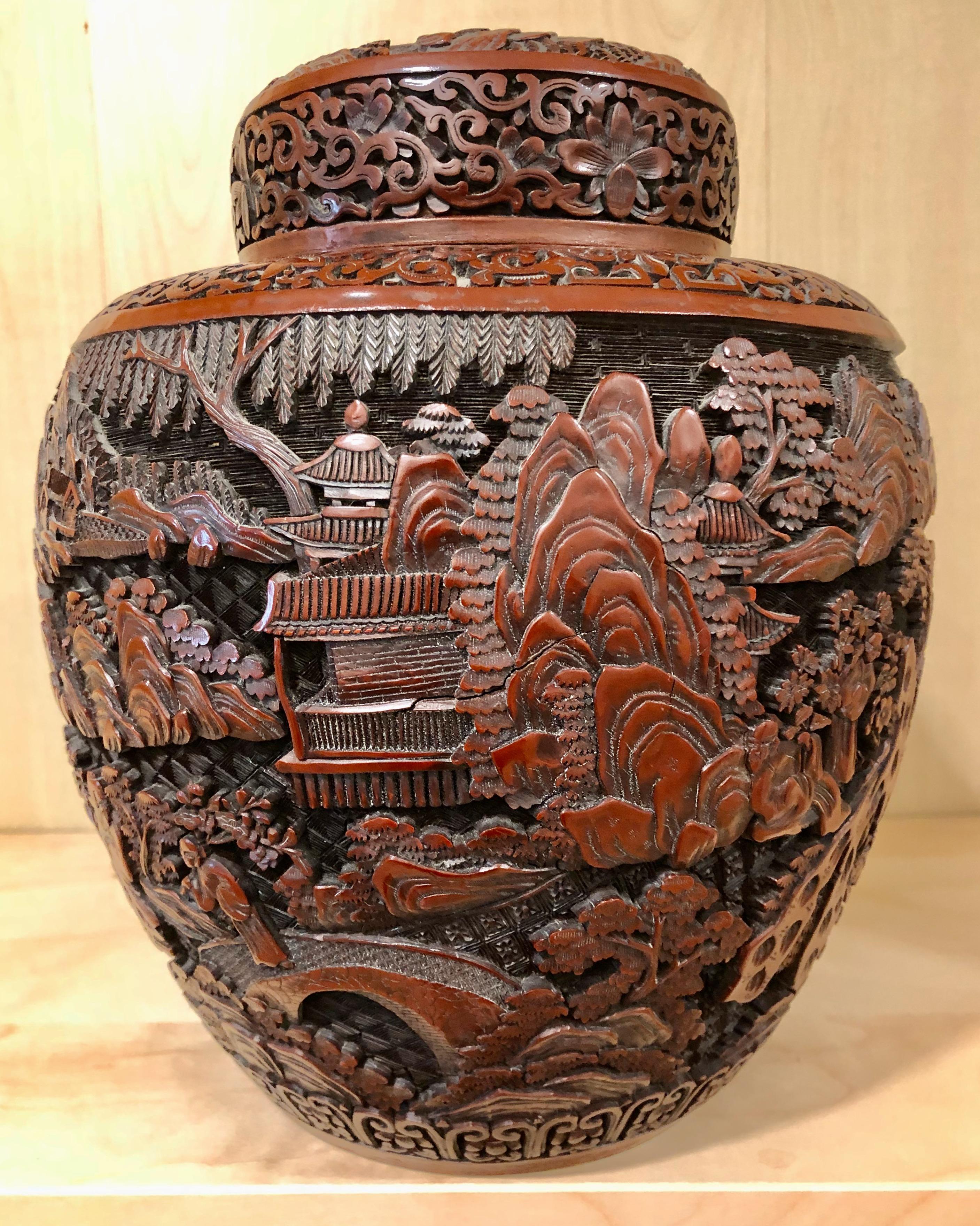 Chinesisches Cinnabar-Deckelglas mit Deckel, spätes 19. Jahrhundert (Geschnitzt) im Angebot