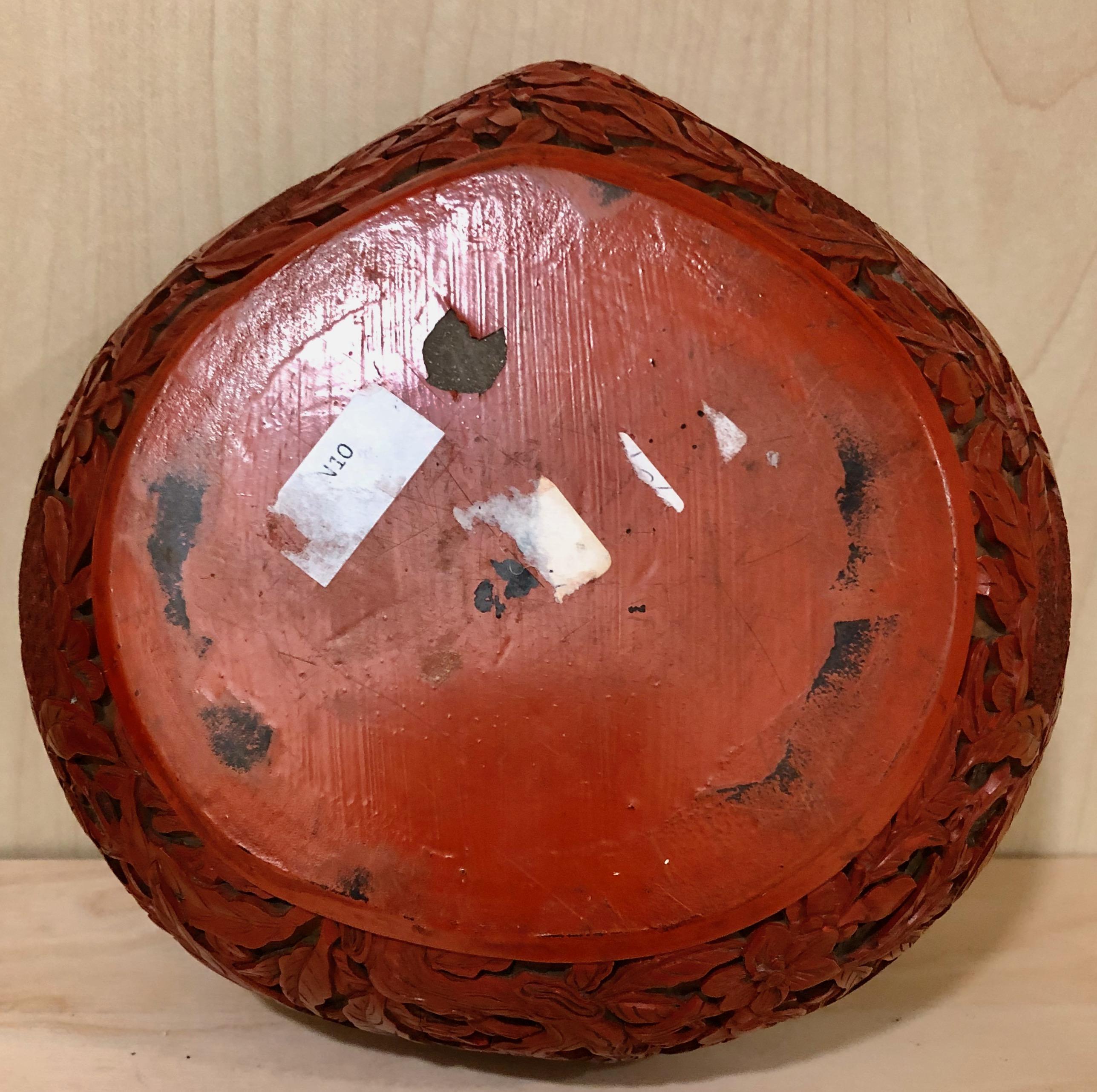 Fein geschnitzte chinesische Cinnabar-Schachtel und Deckel aus dem späten 18. bis frühen 19. Jahrhundert im Angebot 1