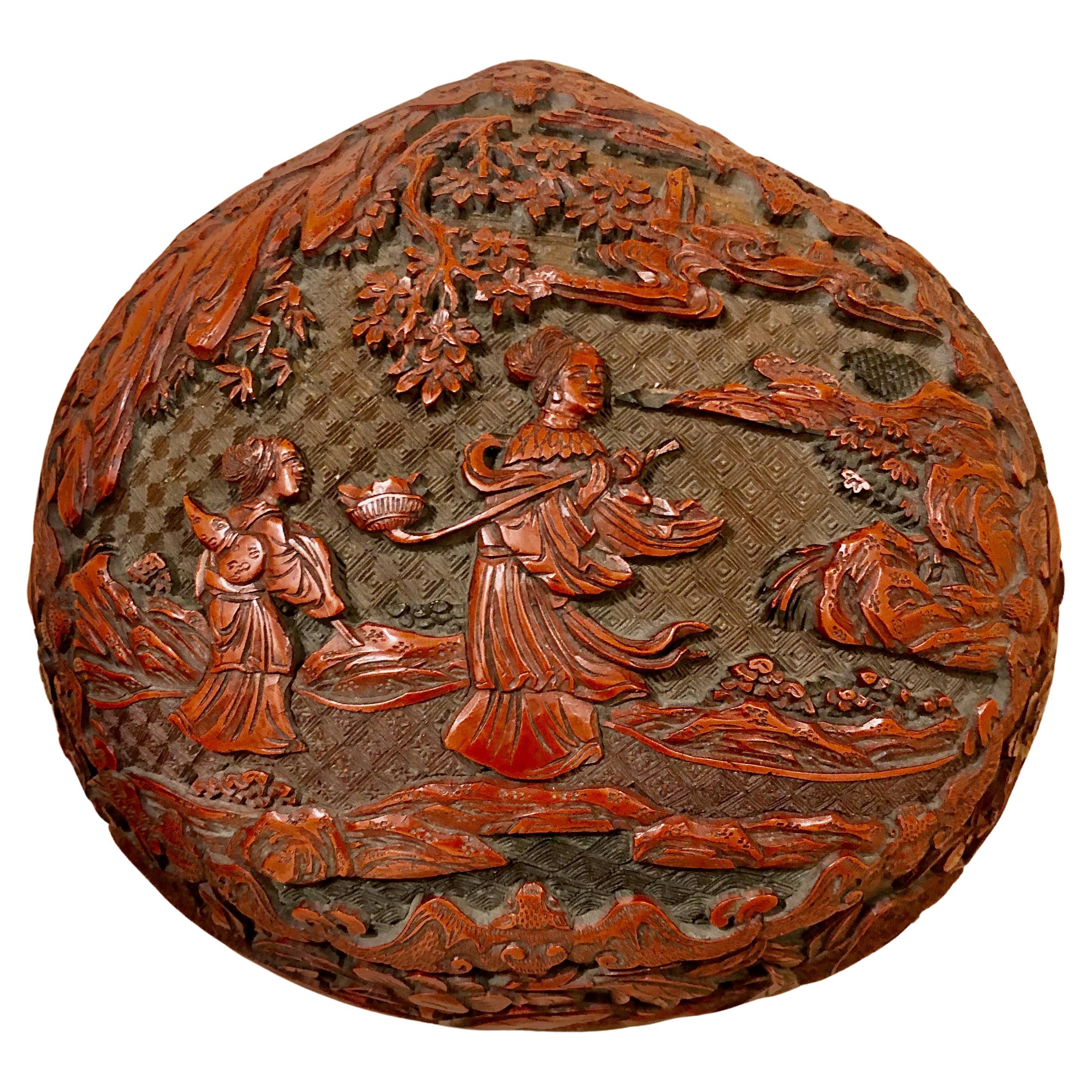 Fein geschnitzte chinesische Cinnabar-Schachtel und Deckel aus dem späten 18. bis frühen 19. Jahrhundert im Angebot