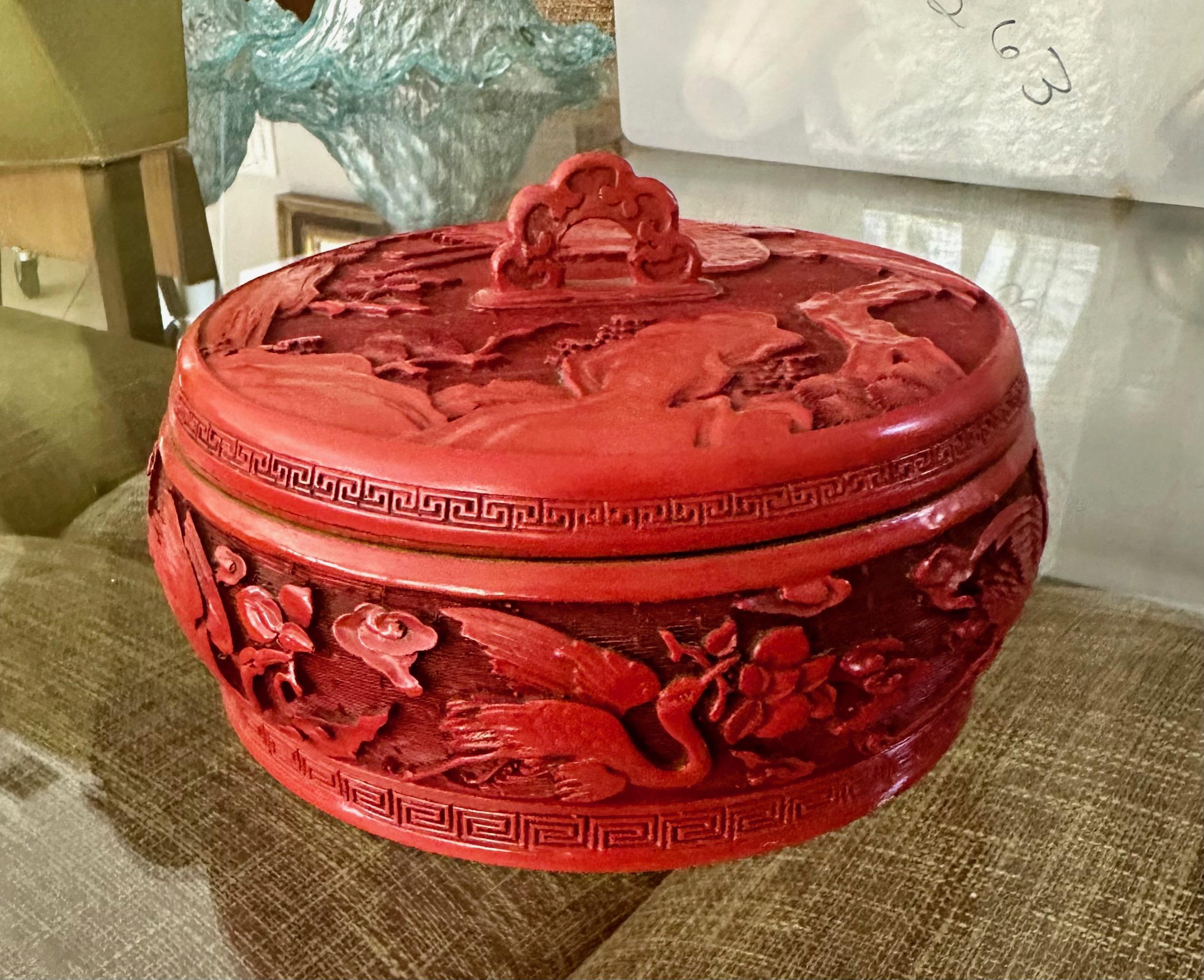 Caja china con tapa esmaltada y lacada en cinabrio Chino en venta