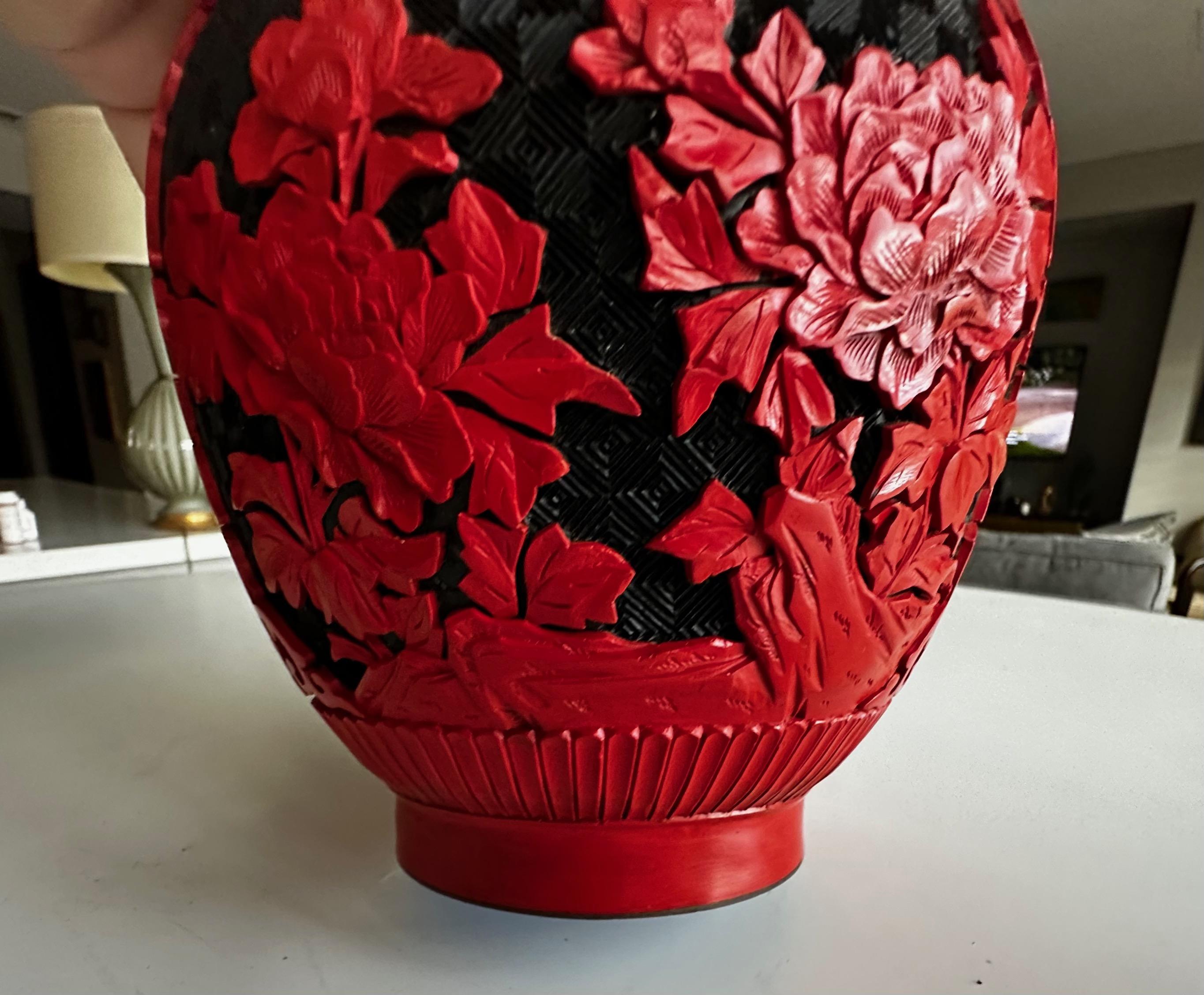 Chinese Cinnabar Lacquered Lidded Vase For Sale 4