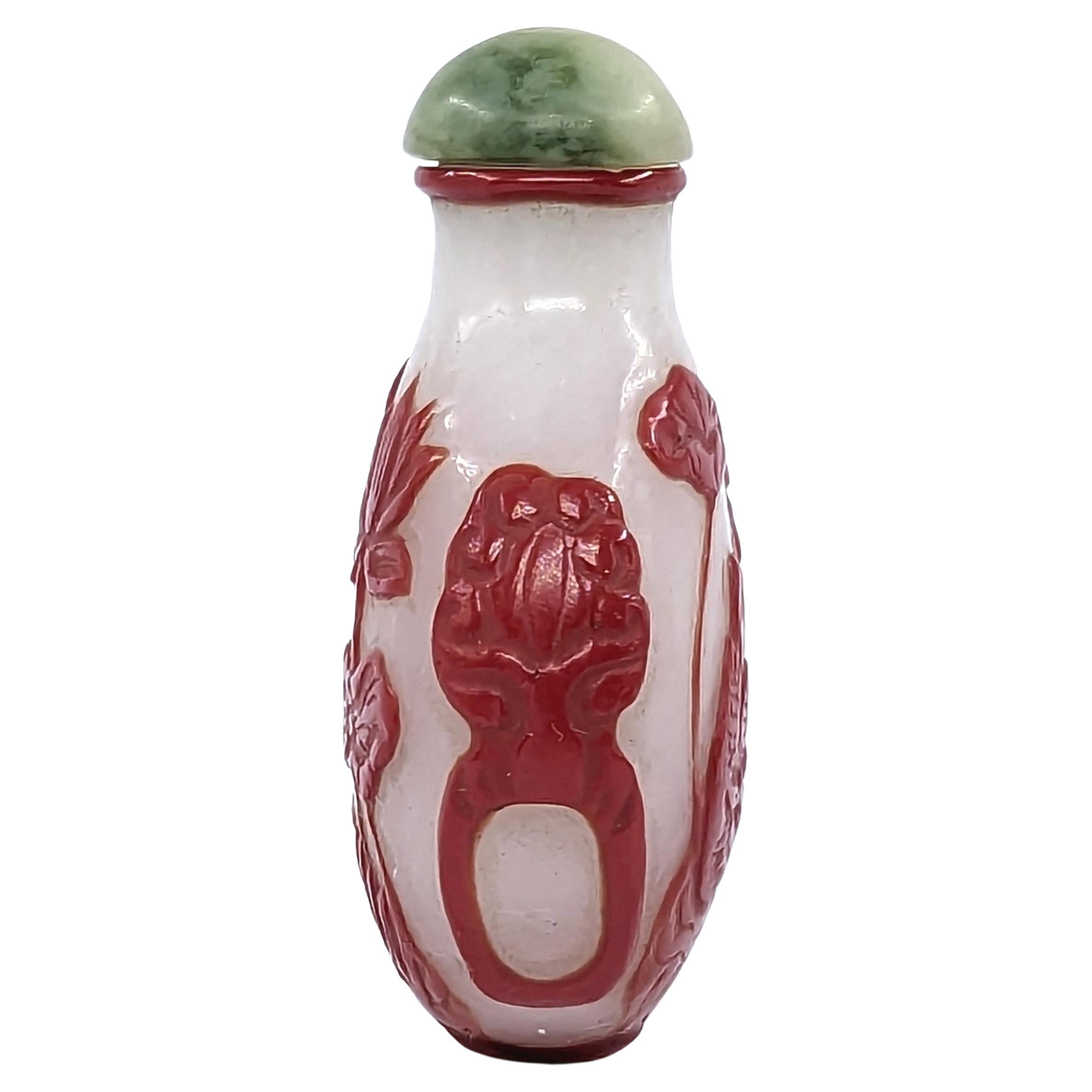 Chinesische Cinnabar-Schnupftabakflasche mit rotem Glasüberzug, Mandarin Entenkäfer Lotus Jade 20c ROC im Zustand „Gut“ im Angebot in Richmond, CA