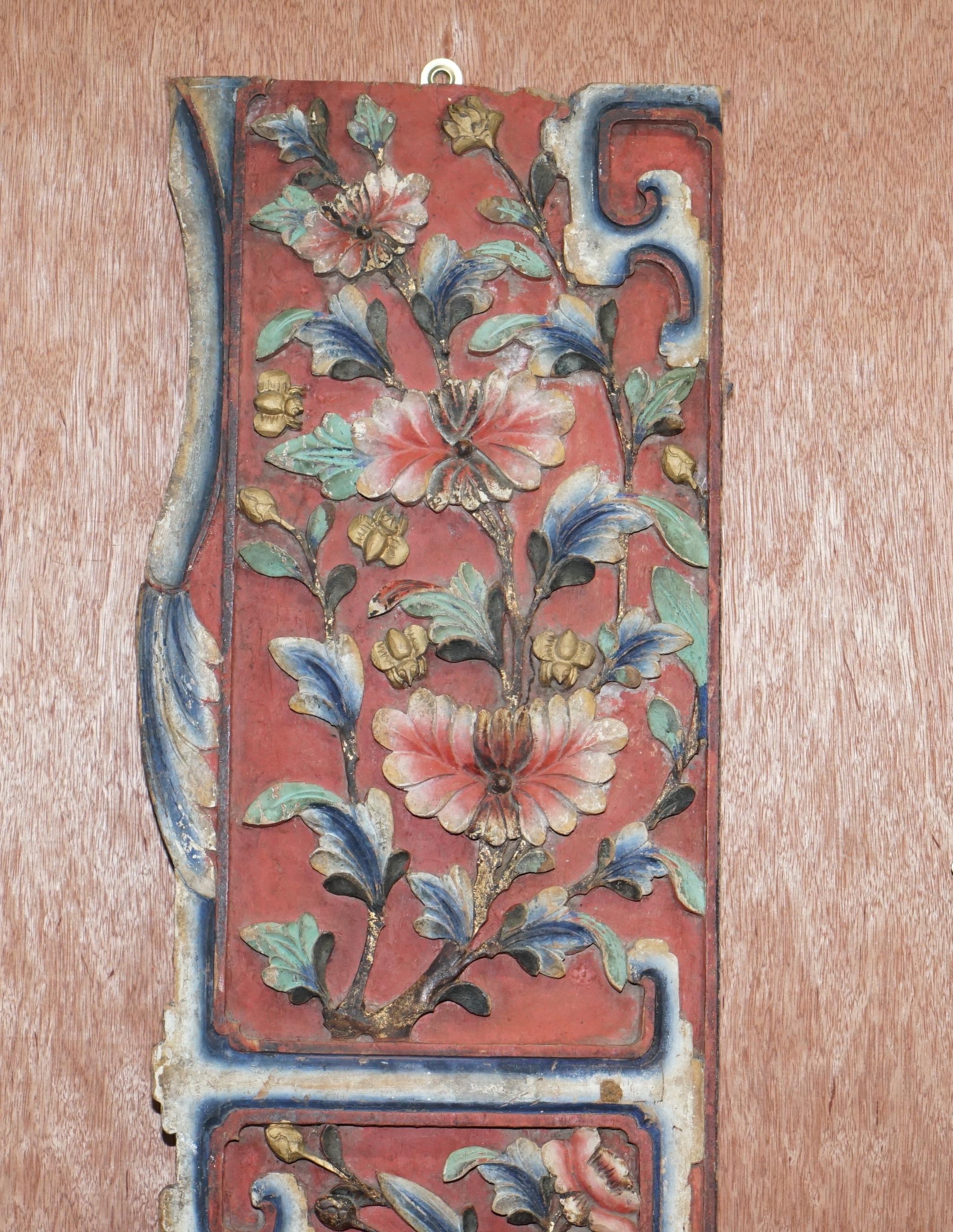 We are delighted to offer for sale this lovely circa 1860 hand carved and painted Chinese wall panel

A very good looking and well made piece, would suit any setting

We have nightly cleaned waxed and polished it, it is in perfect period