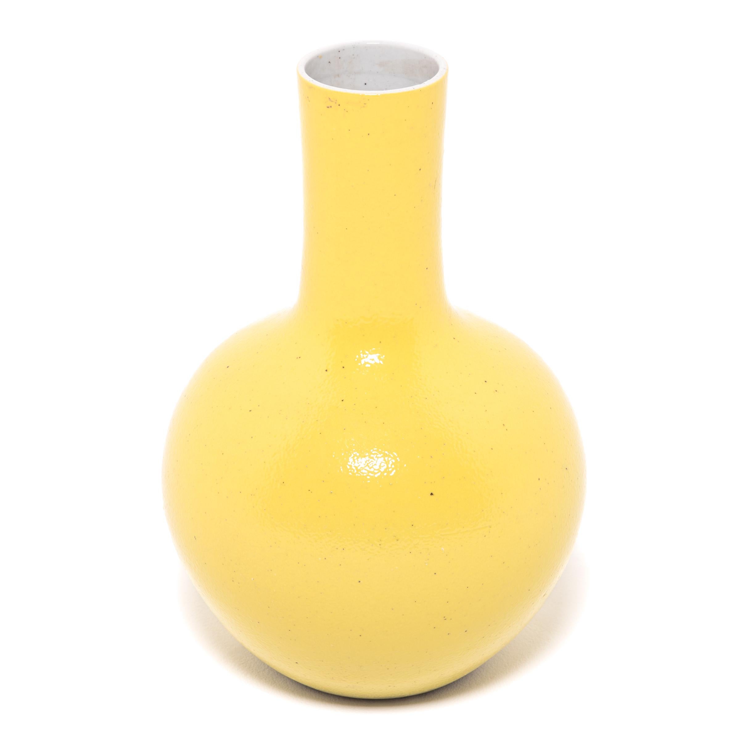 vase chinois jaune