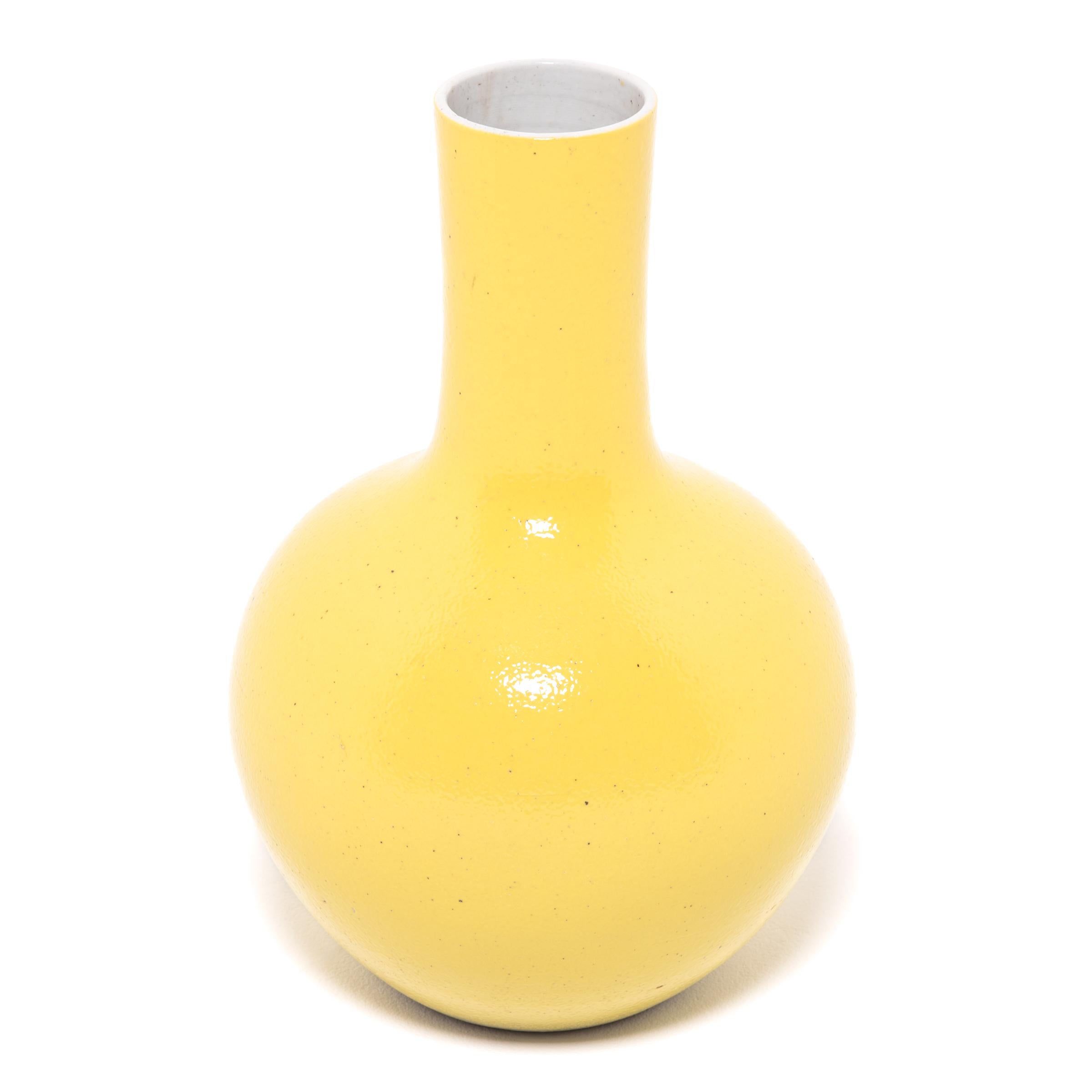vase chinois jaune