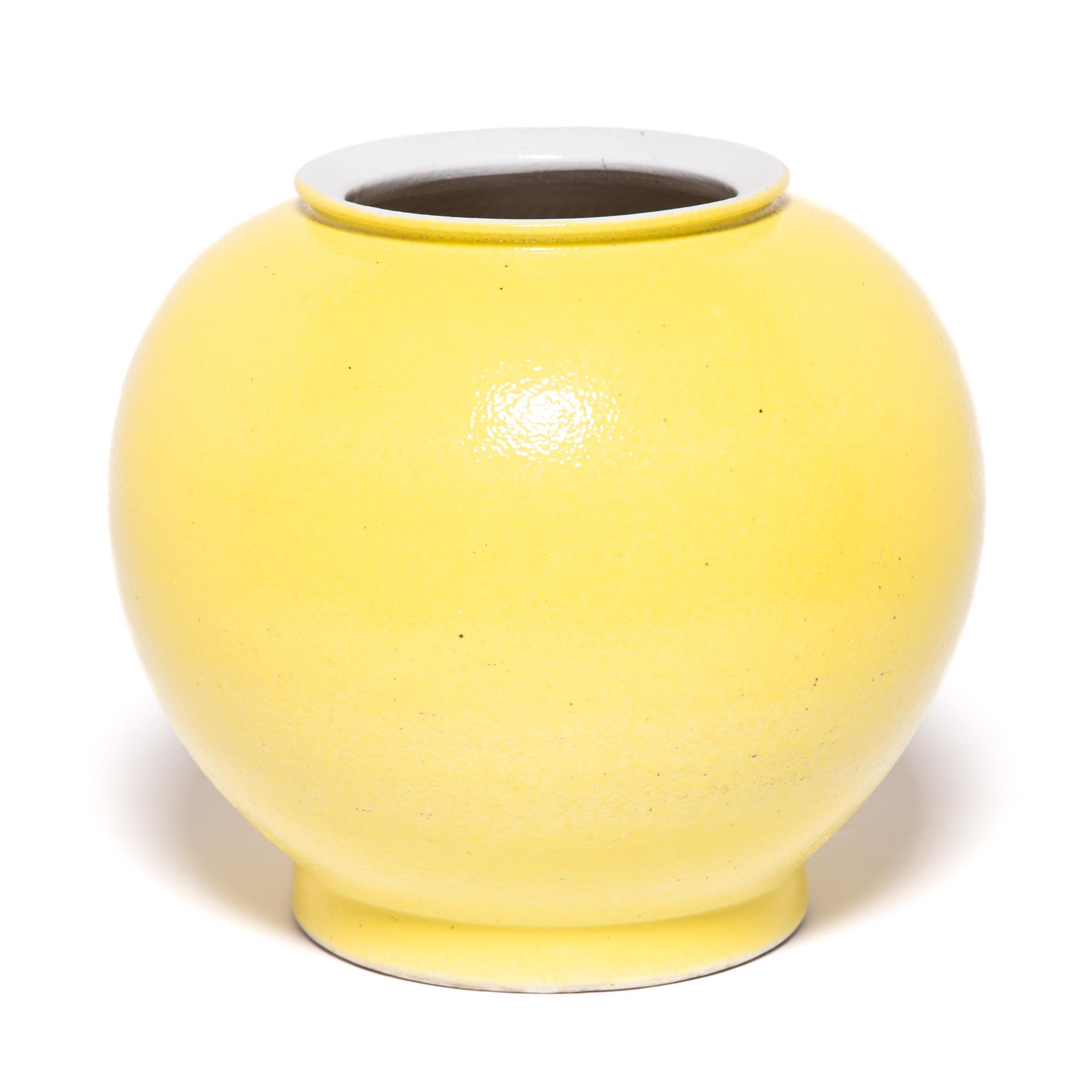 Modern Chinese Citron Yellow Round Onion Vase For Sale