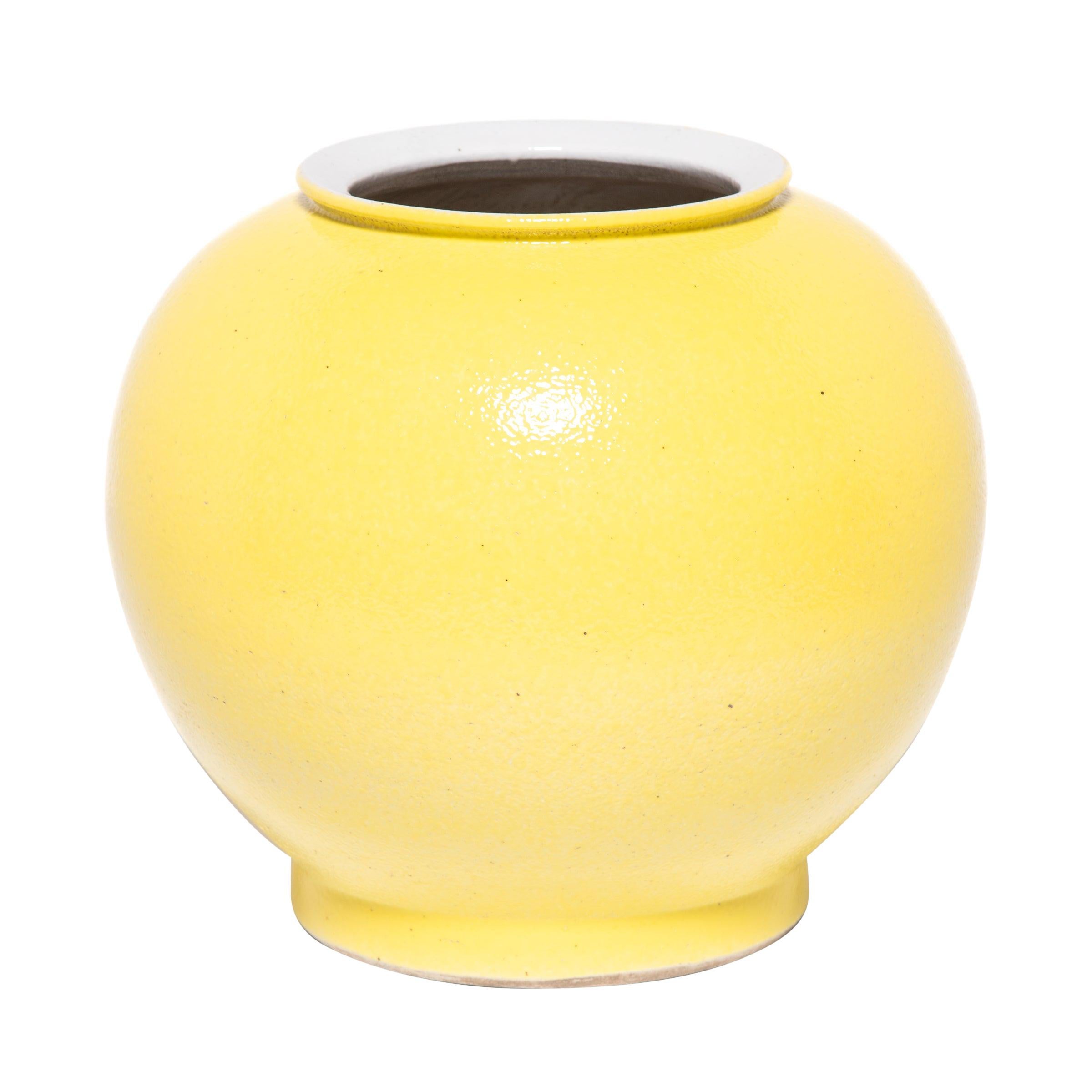 Chinese Citron Yellow Round Onion Vase For Sale