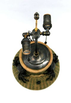 Lampada da tavolo asiatica con vaso d'argilla