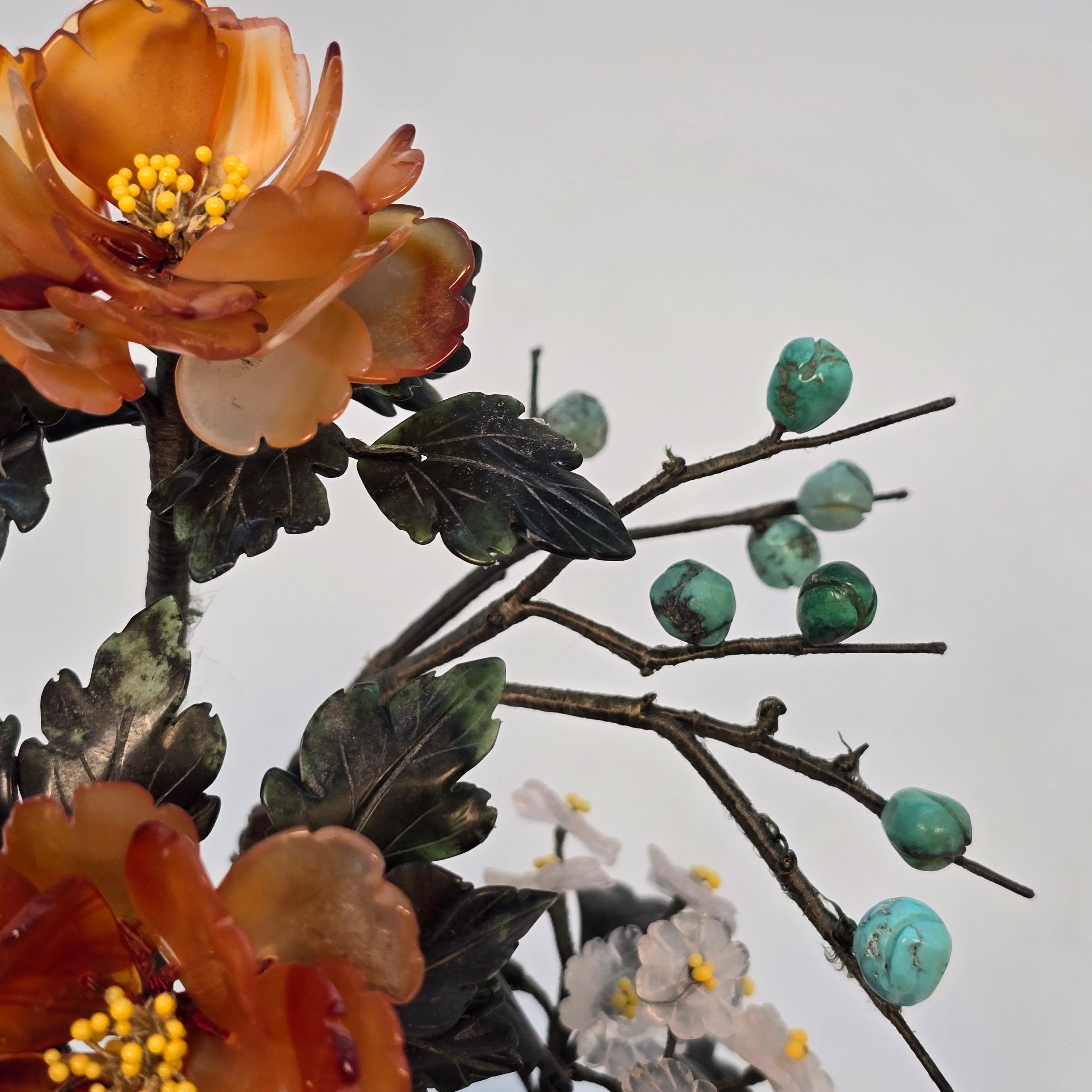 Bonsaï fleuri en pierre dure chinoise cloisonnée et sculptée. en vente 4