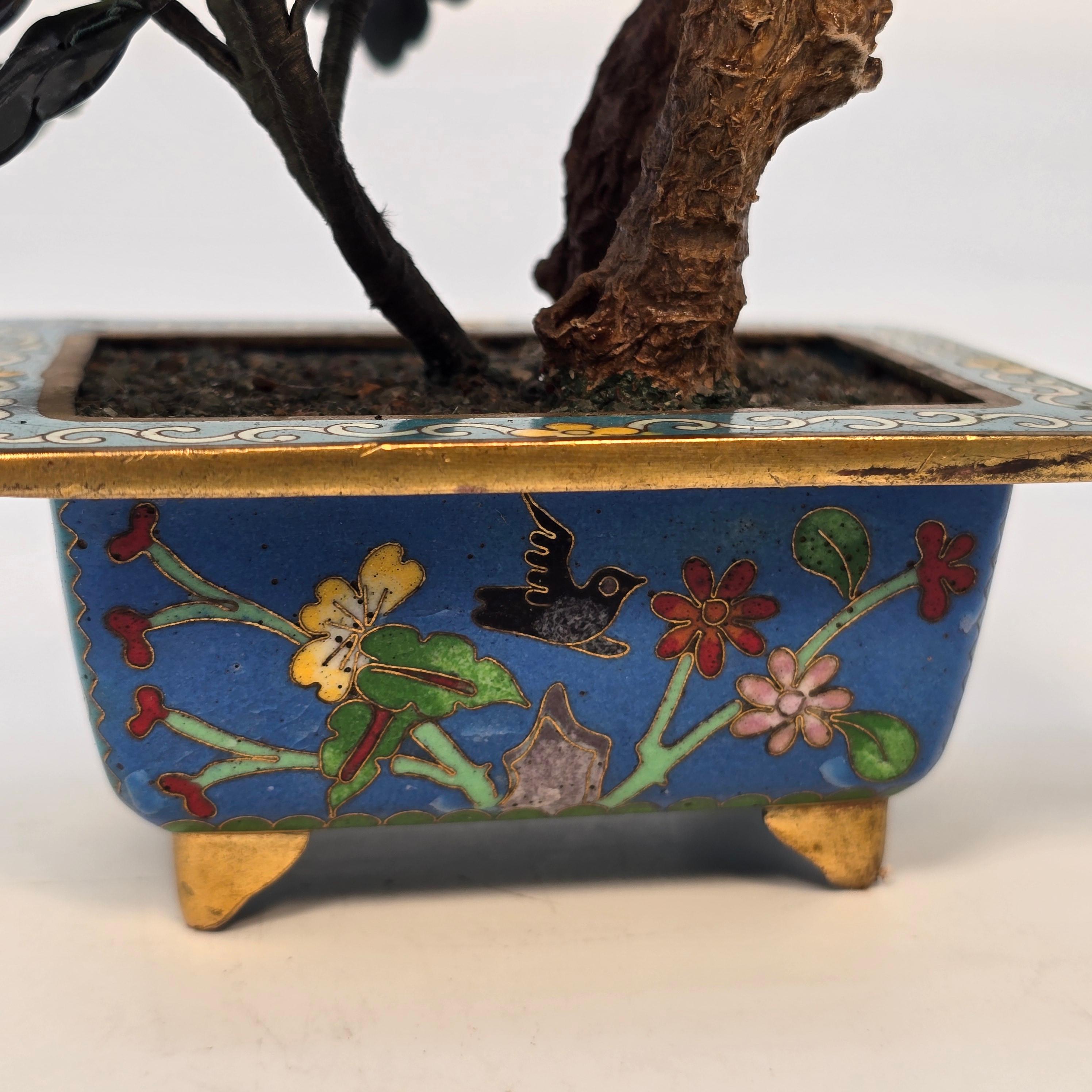 Bonsaï fleuri en pierre dure chinoise cloisonnée et sculptée. en vente 11