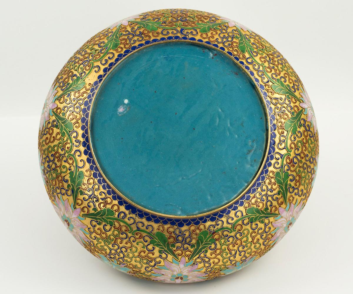 XX secolo Ciotola cinese Cloisonné con coperchio e supporto