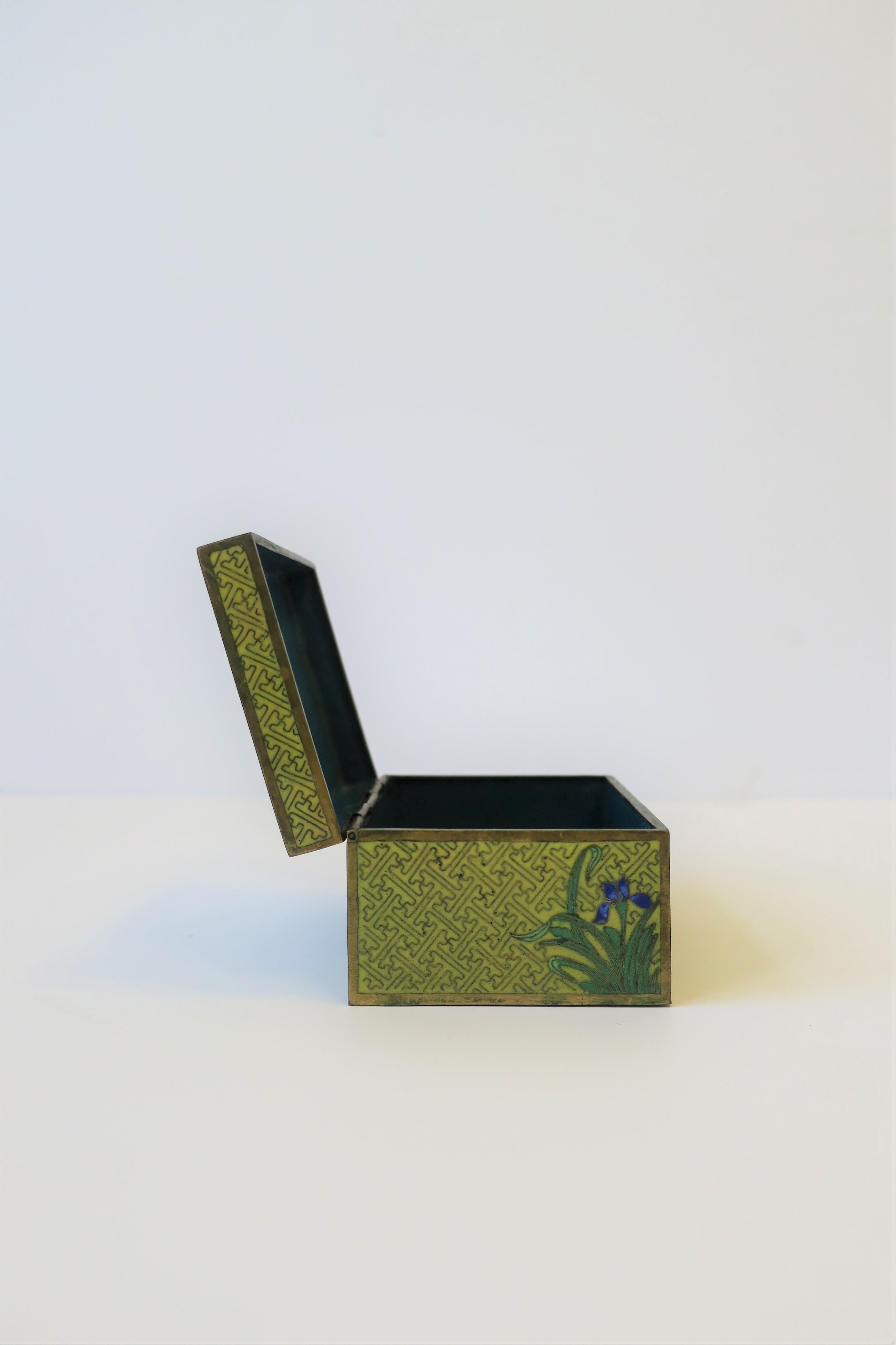 Boîte à bijoux chinoise en émail jaune et cloisonné et laiton 3
