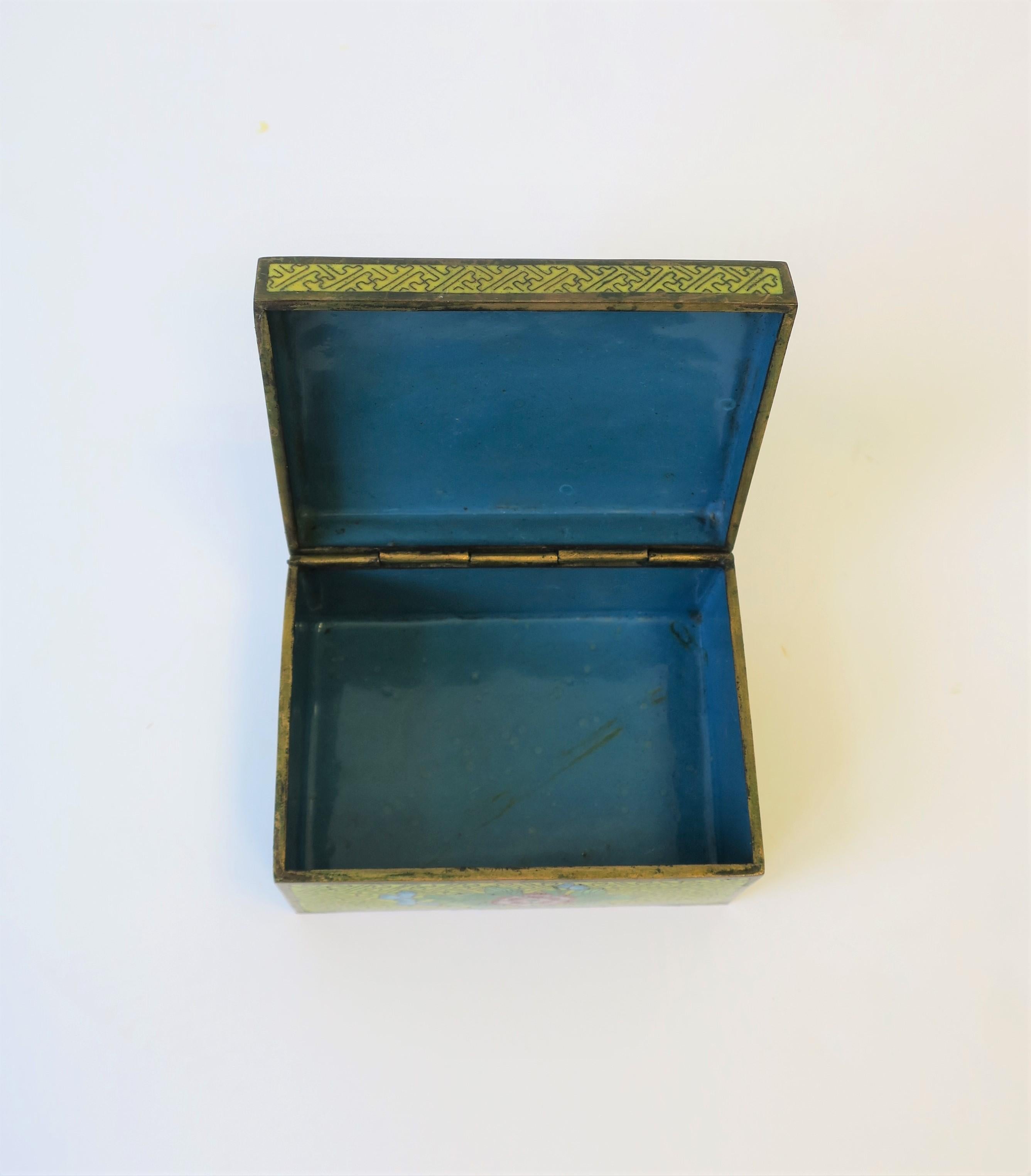 Boîte à bijoux chinoise en émail jaune et cloisonné et laiton 6