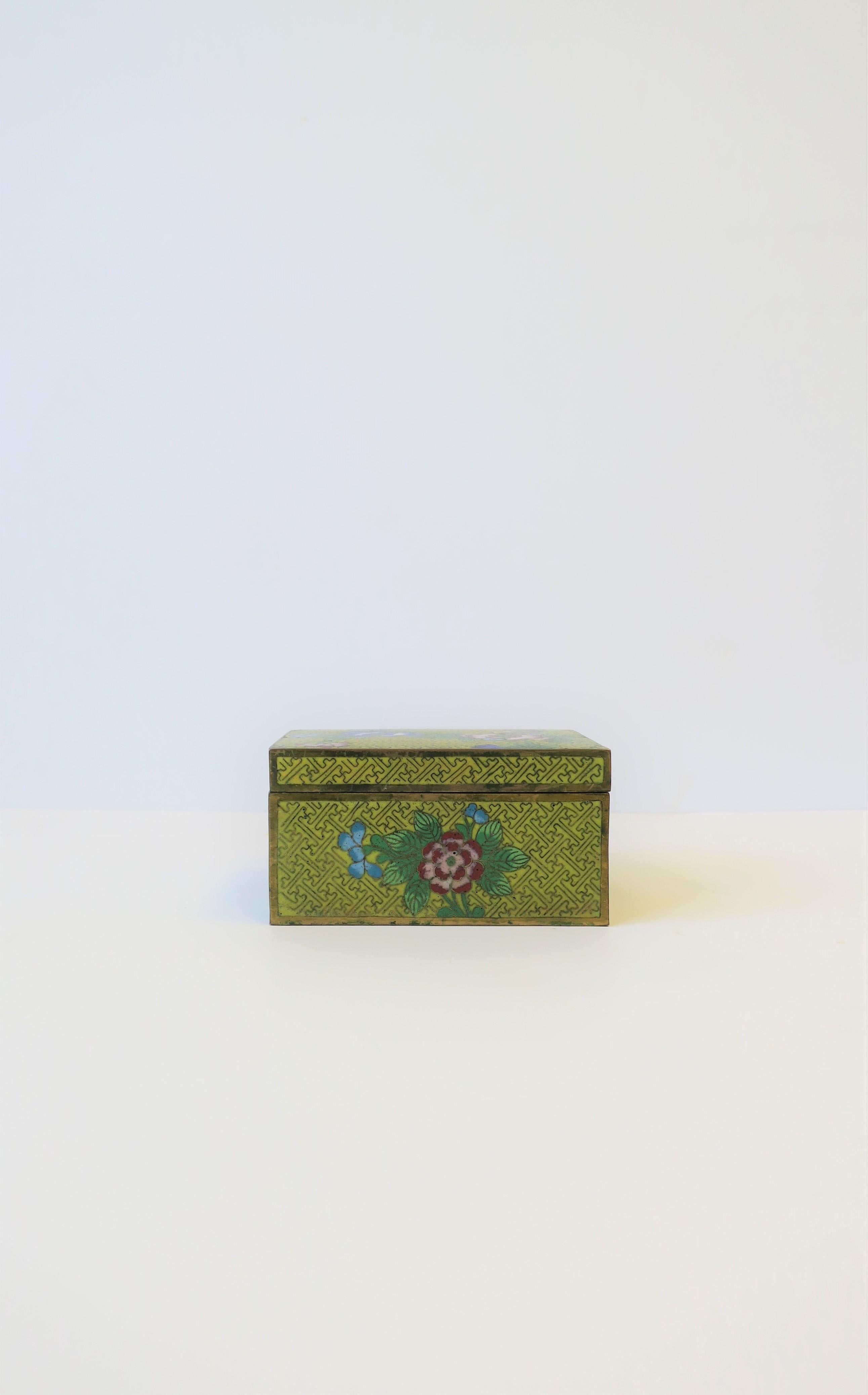 Boîte à bijoux chinoise en émail jaune et cloisonné et laiton 8