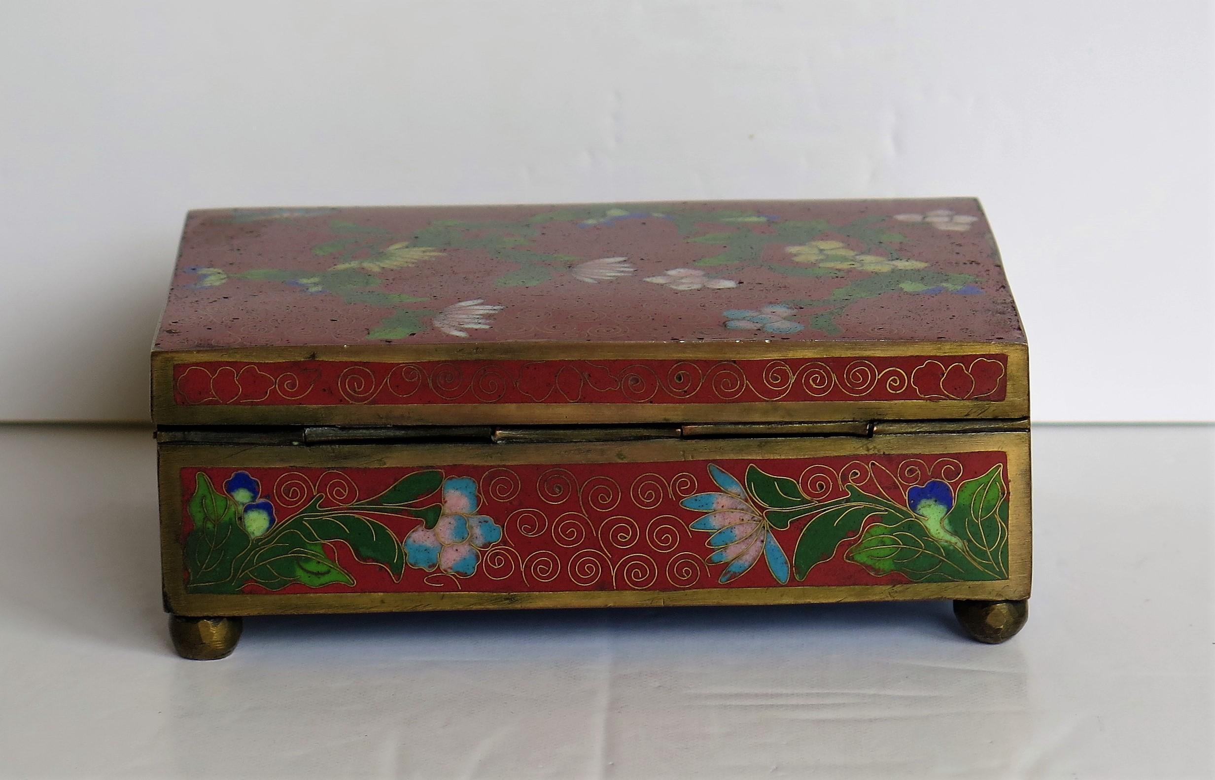 Chinese Cloisonné Box on Bun Feet with Hinged Lid, Late Qing Dynasty, circa 1900 5