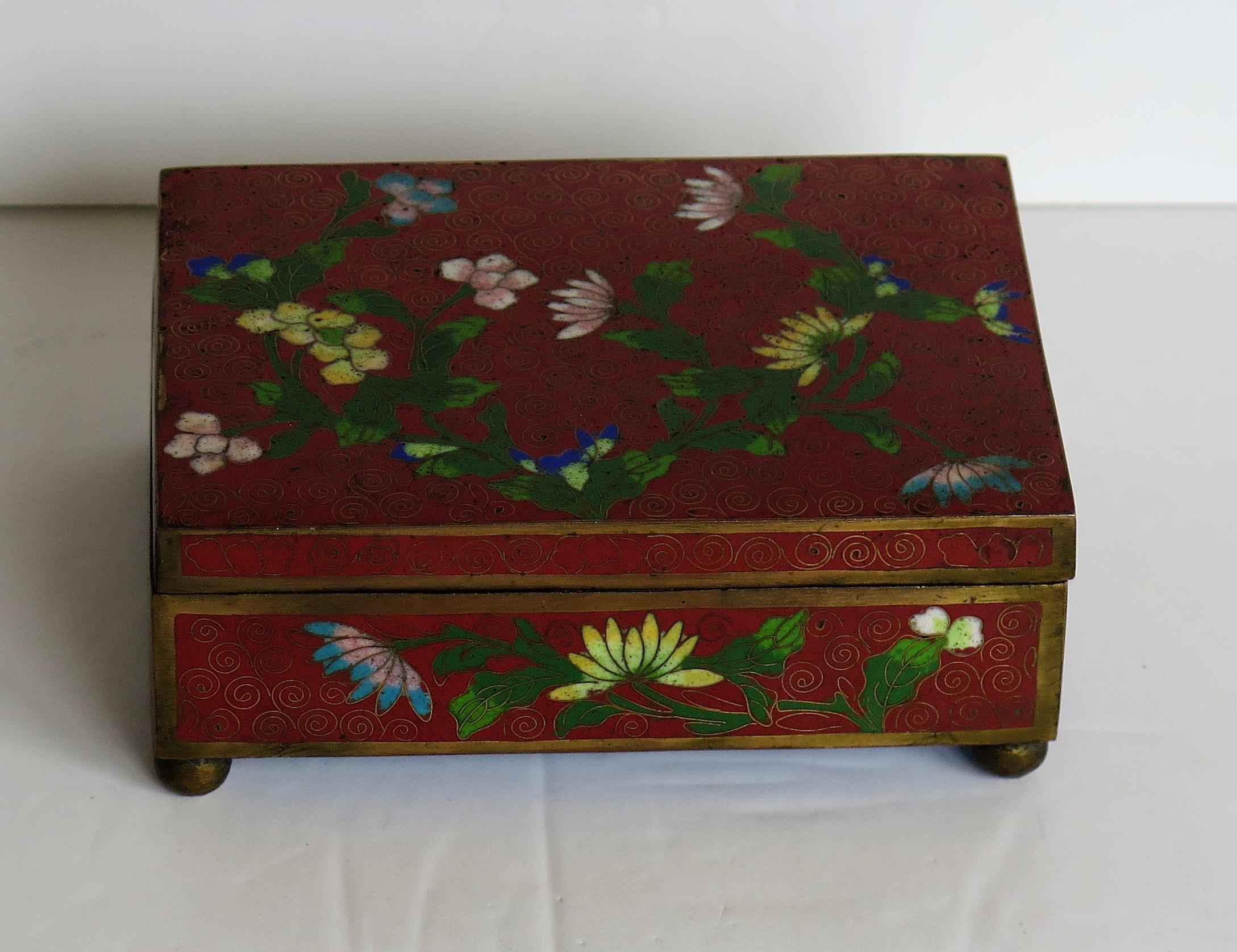 Cloissoné Chinese Cloisonné Box on Bun Feet with Hinged Lid, Late Qing Dynasty, circa 1900