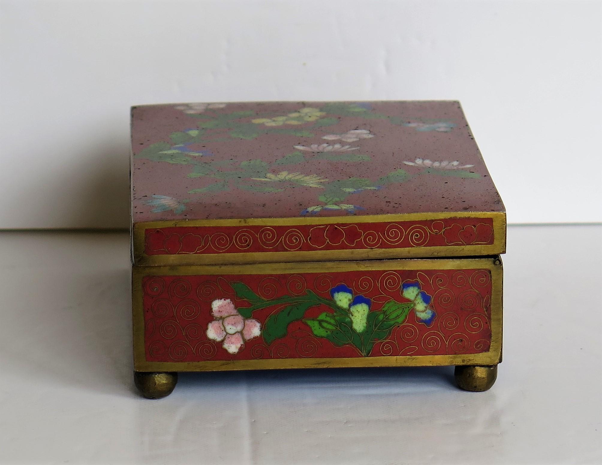 Chinese Cloisonné Box on Bun Feet with Hinged Lid, Late Qing Dynasty, circa 1900 2