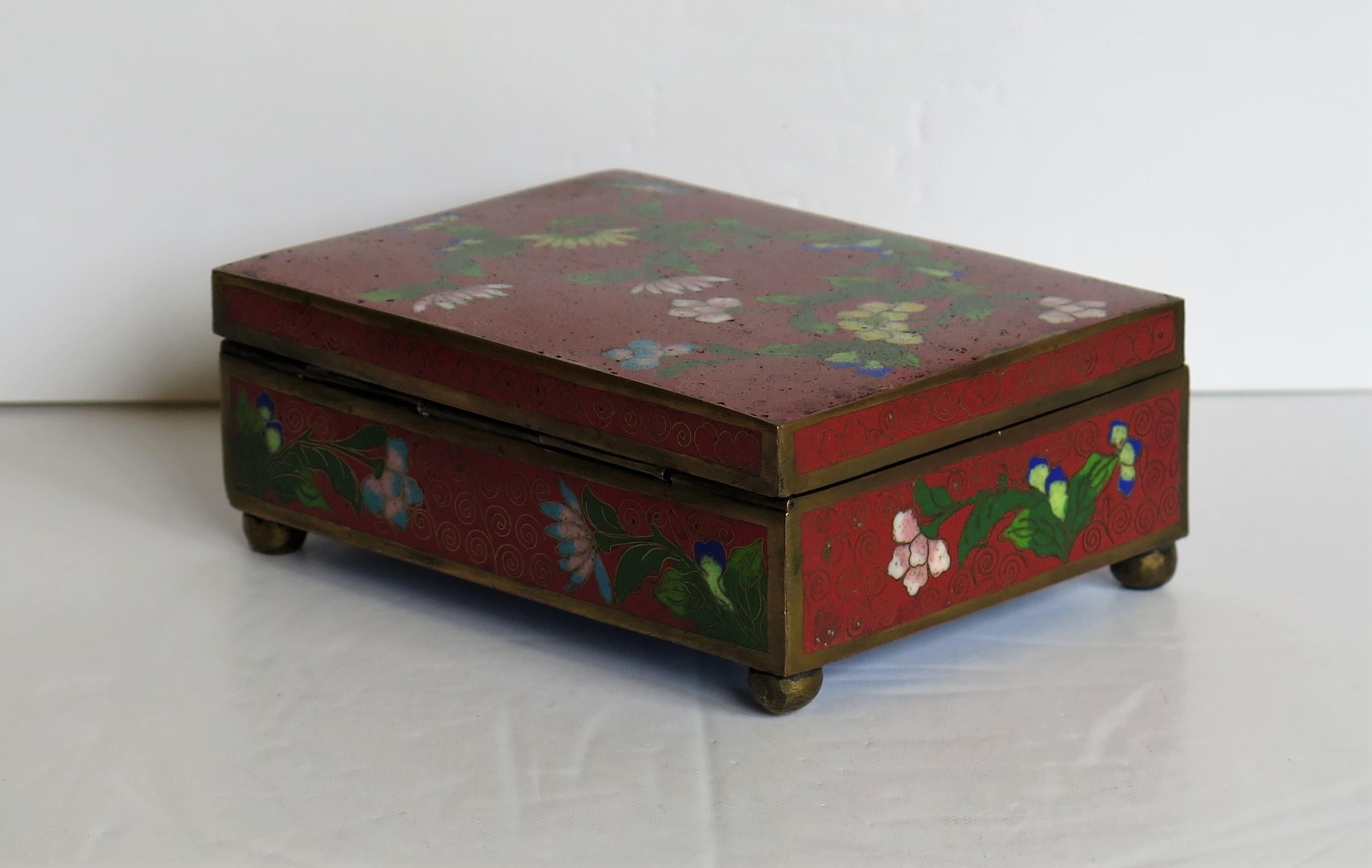 Chinese Cloisonné Box on Bun Feet with Hinged Lid, Late Qing Dynasty, circa 1900 3