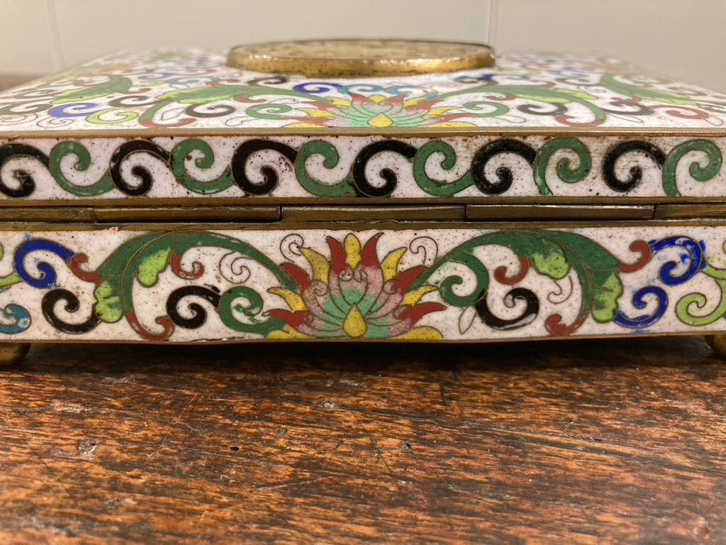 Chinese Cloisonne Box with Carved Jade Inset Medallion For Sale 4